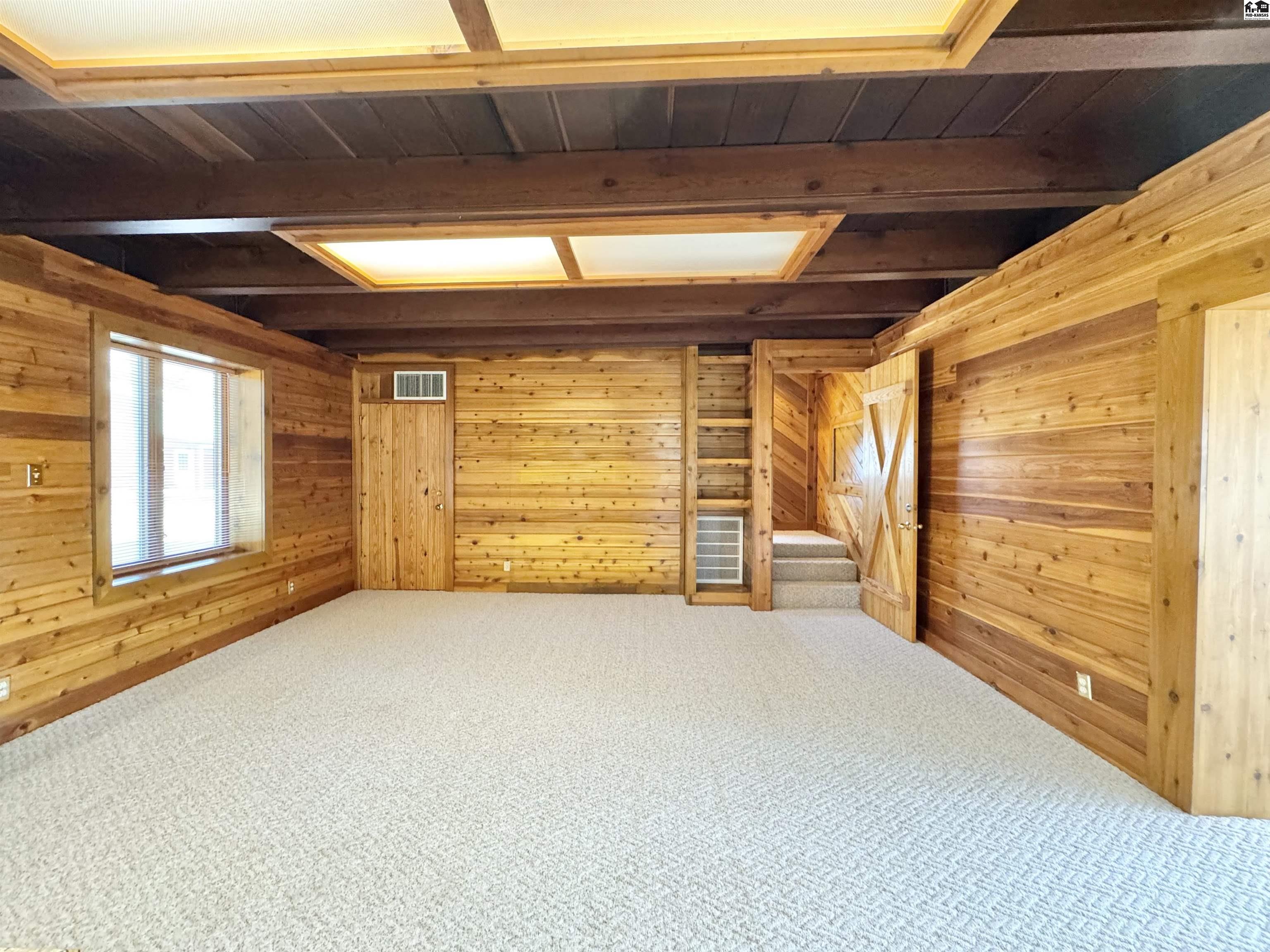 8 N Lake Drive Hutchinson KS 67501
