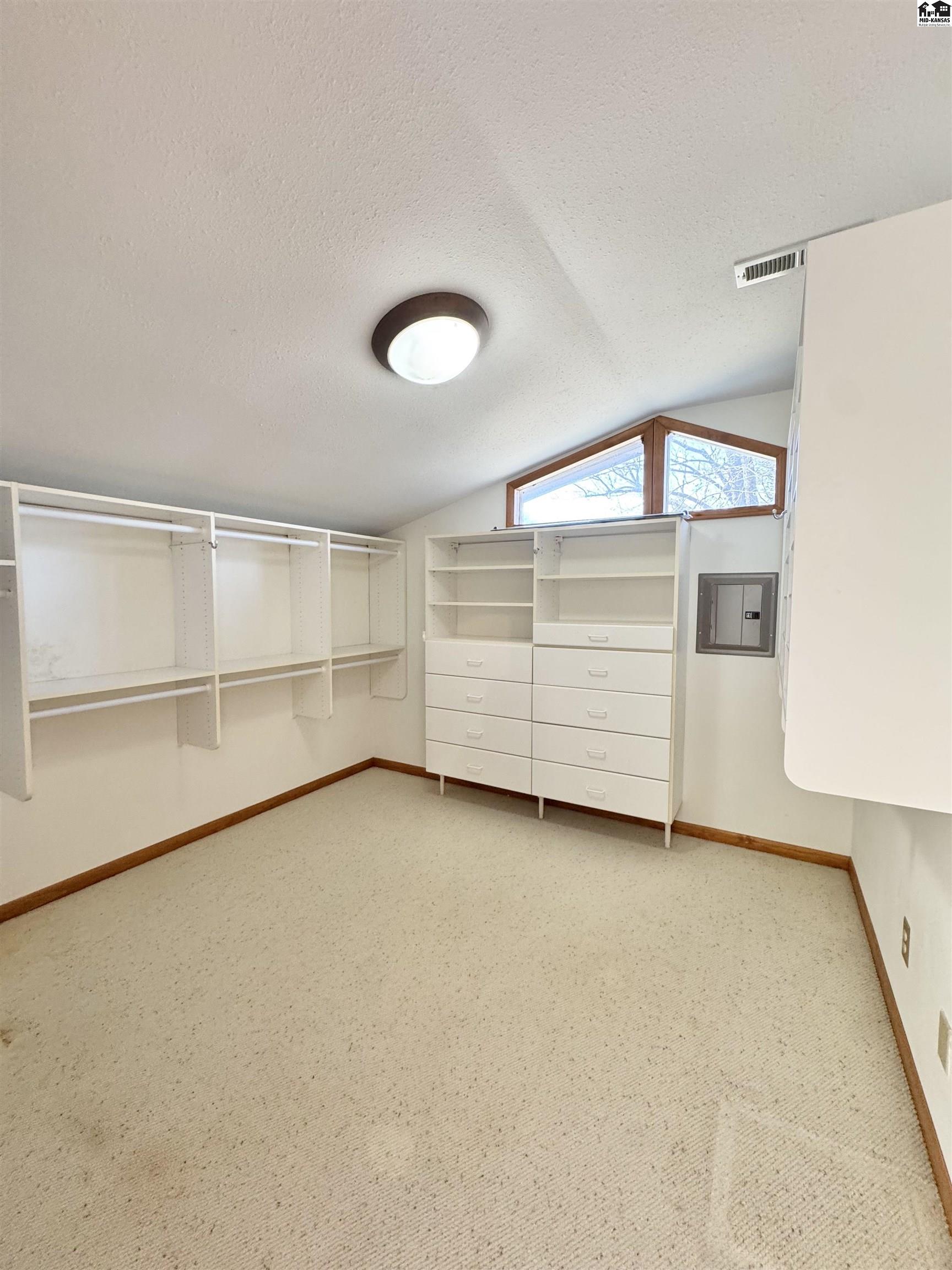 8 N Lake Drive Hutchinson KS 67501