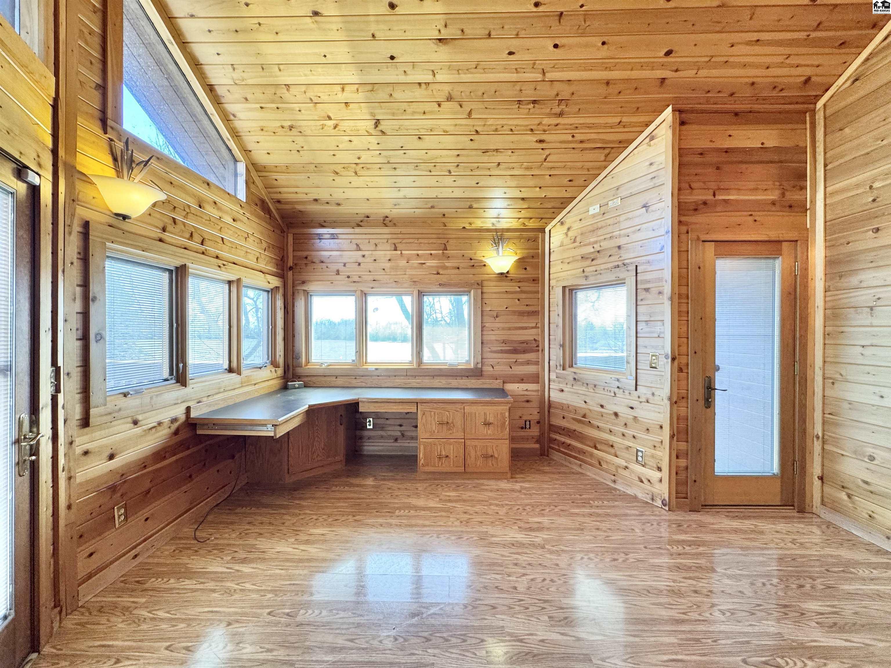8 N Lake Drive Hutchinson KS 67501