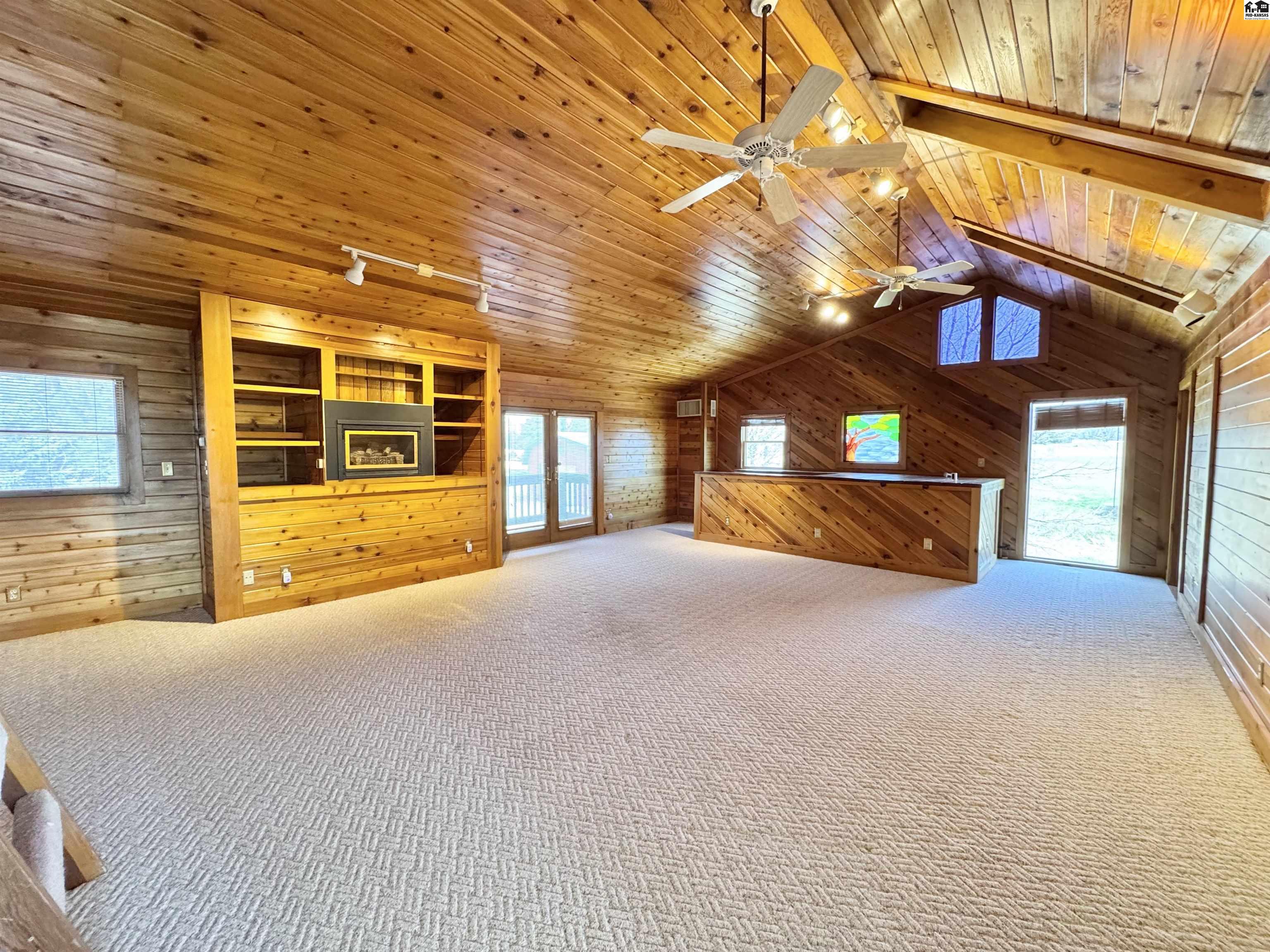 8 N Lake Drive Hutchinson KS 67501