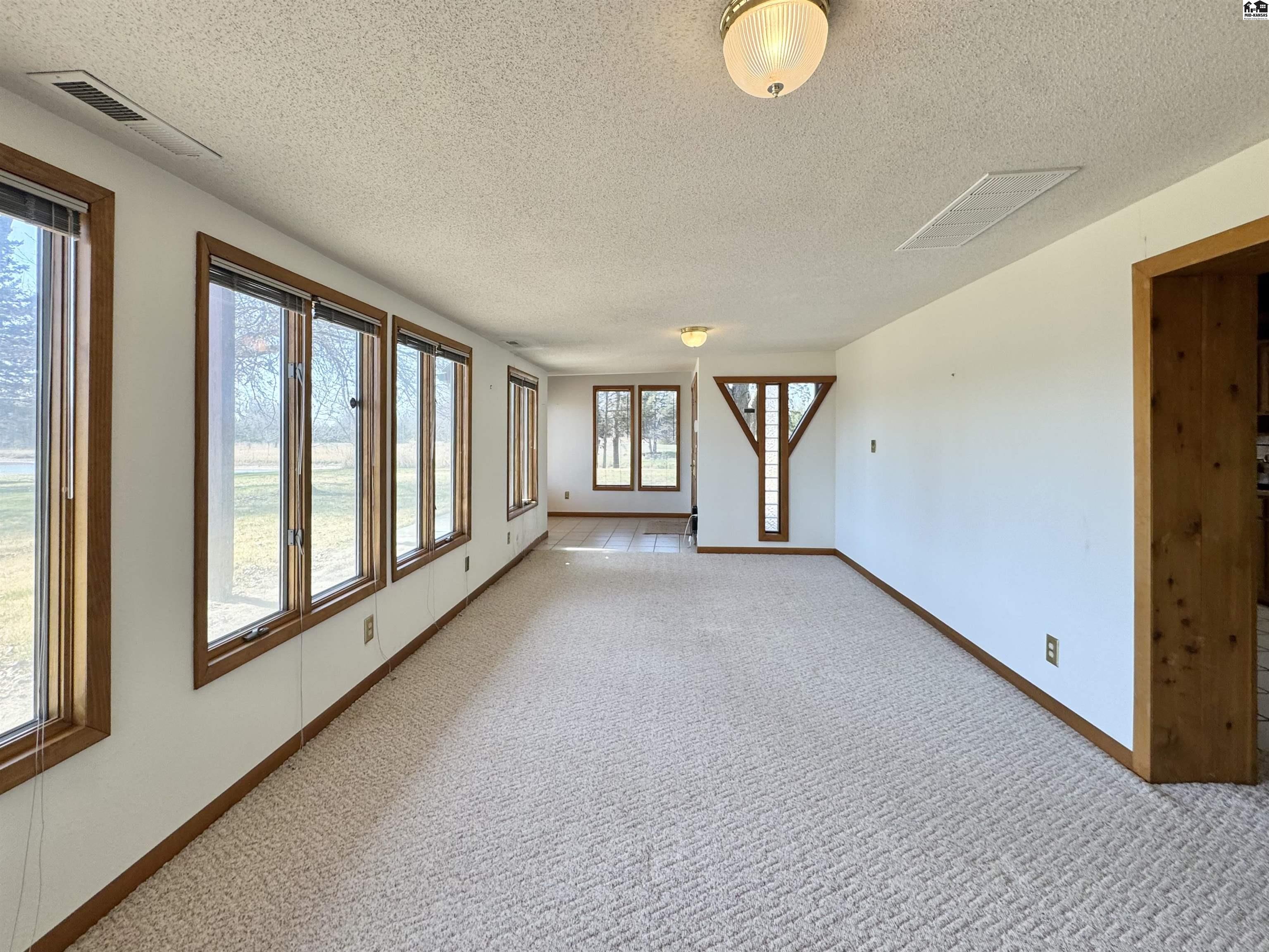 8 N Lake Drive Hutchinson KS 67501