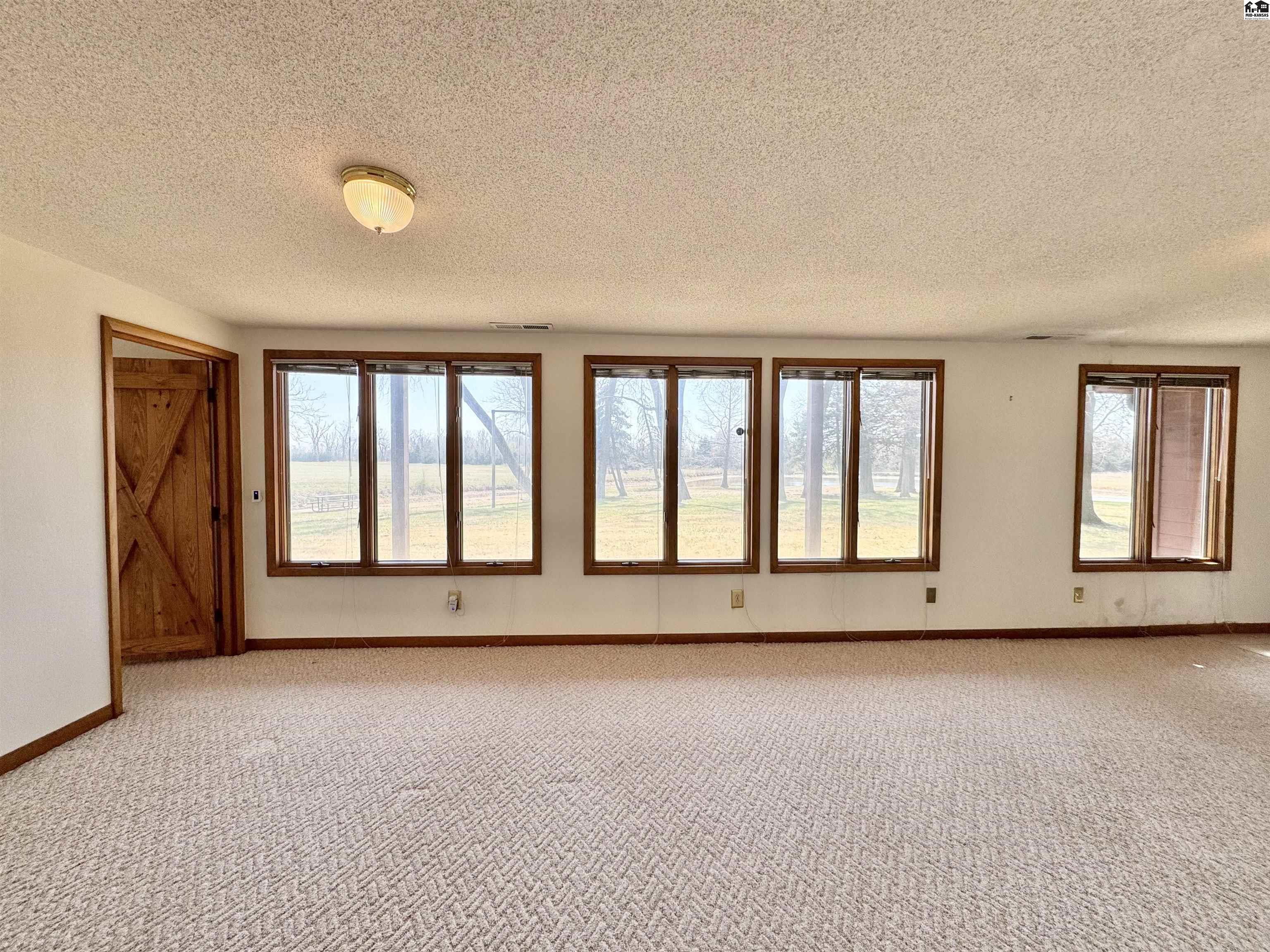 8 N Lake Drive Hutchinson KS 67501