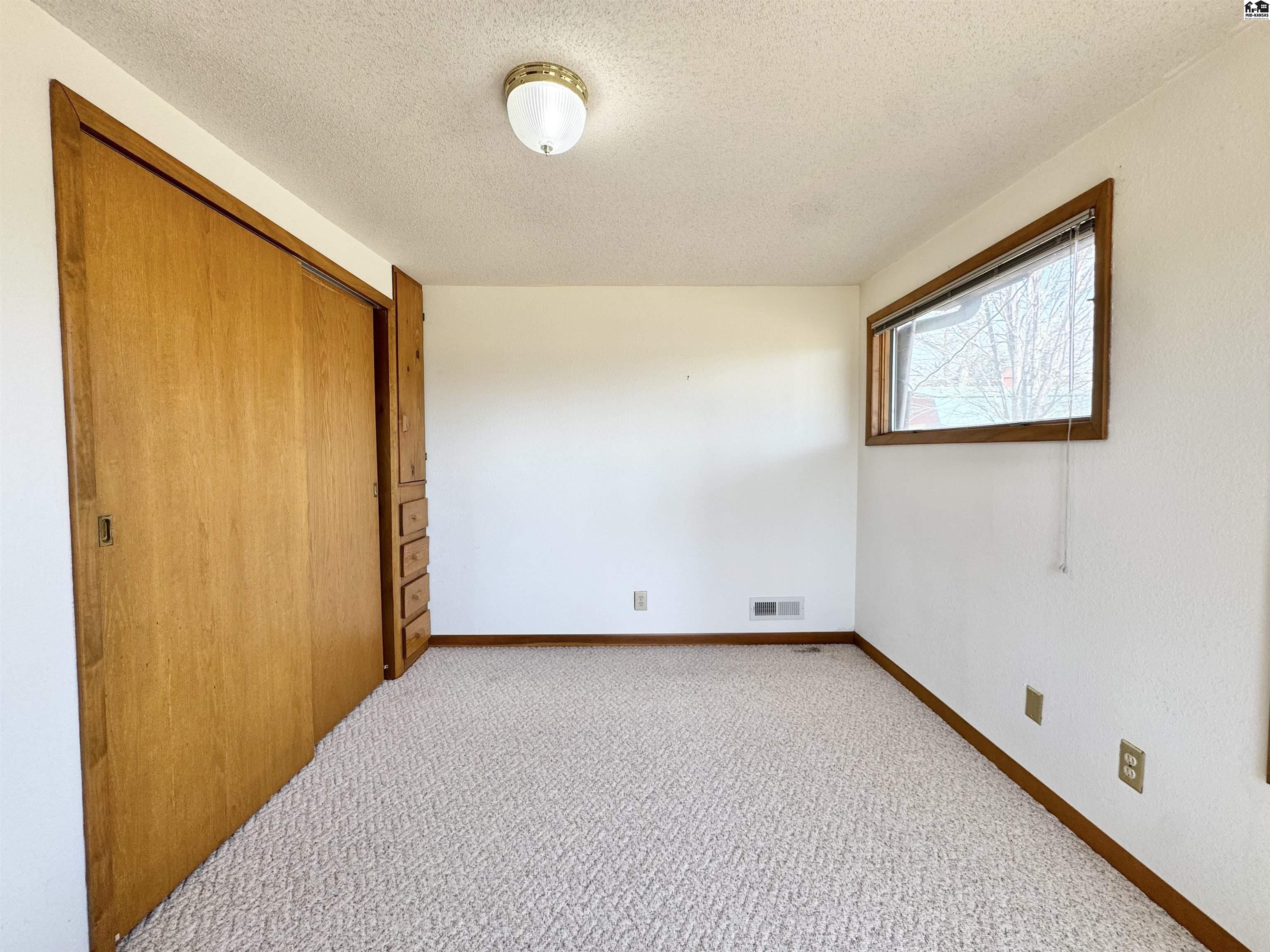 8 N Lake Drive Hutchinson KS 67501