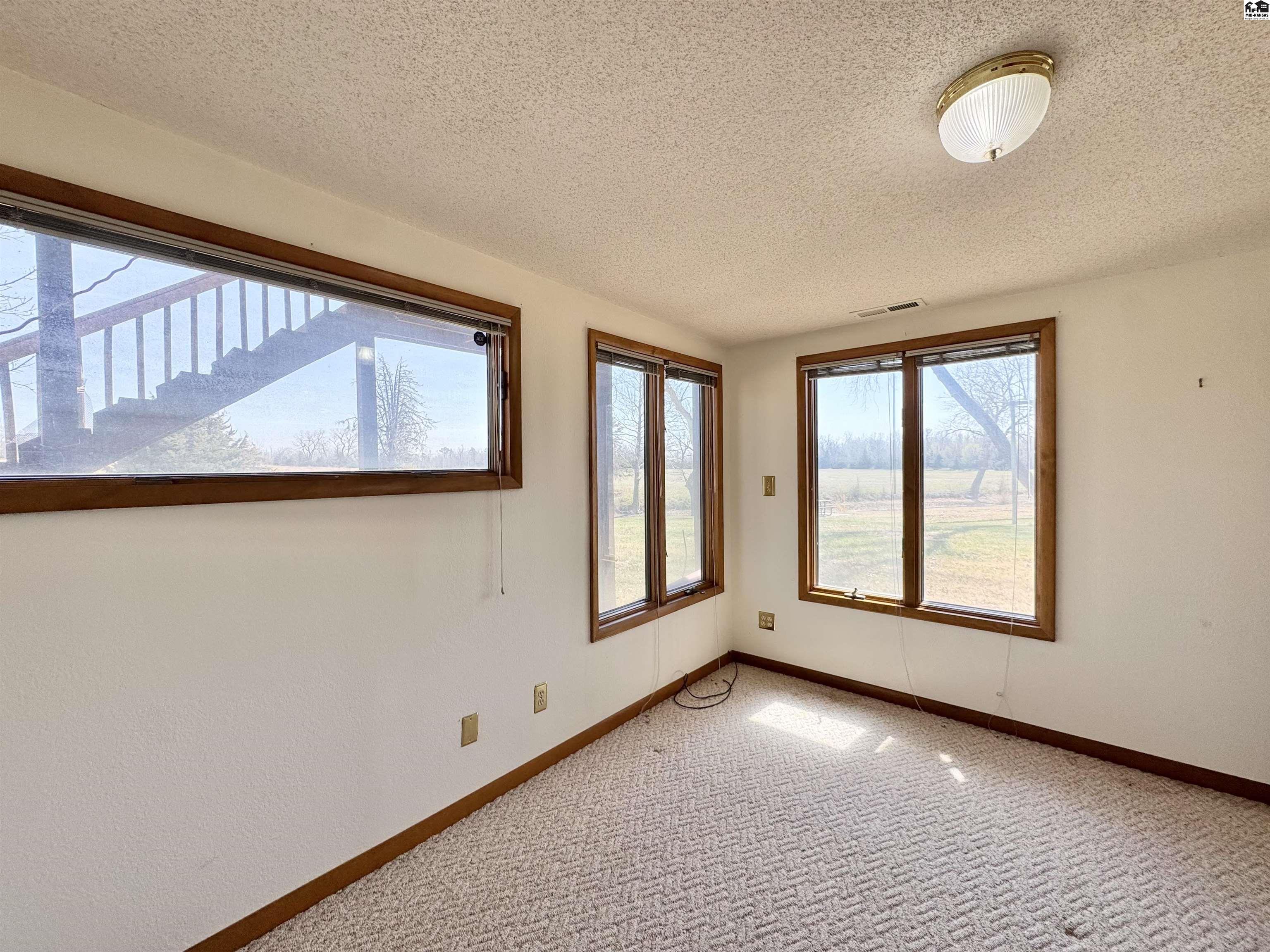 8 N Lake Drive Hutchinson KS 67501