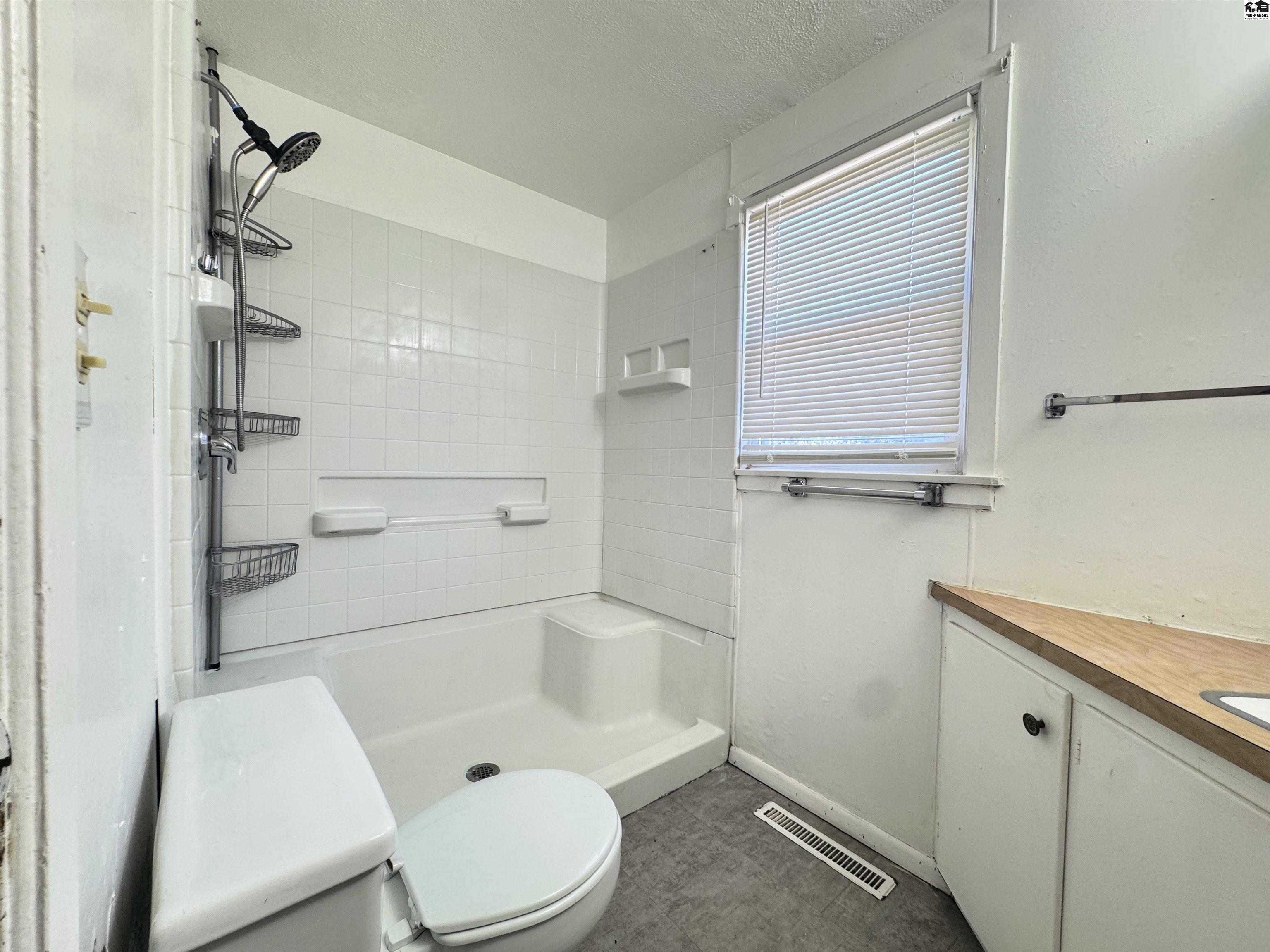 616 E Avenue C Hutchinson KS 67501