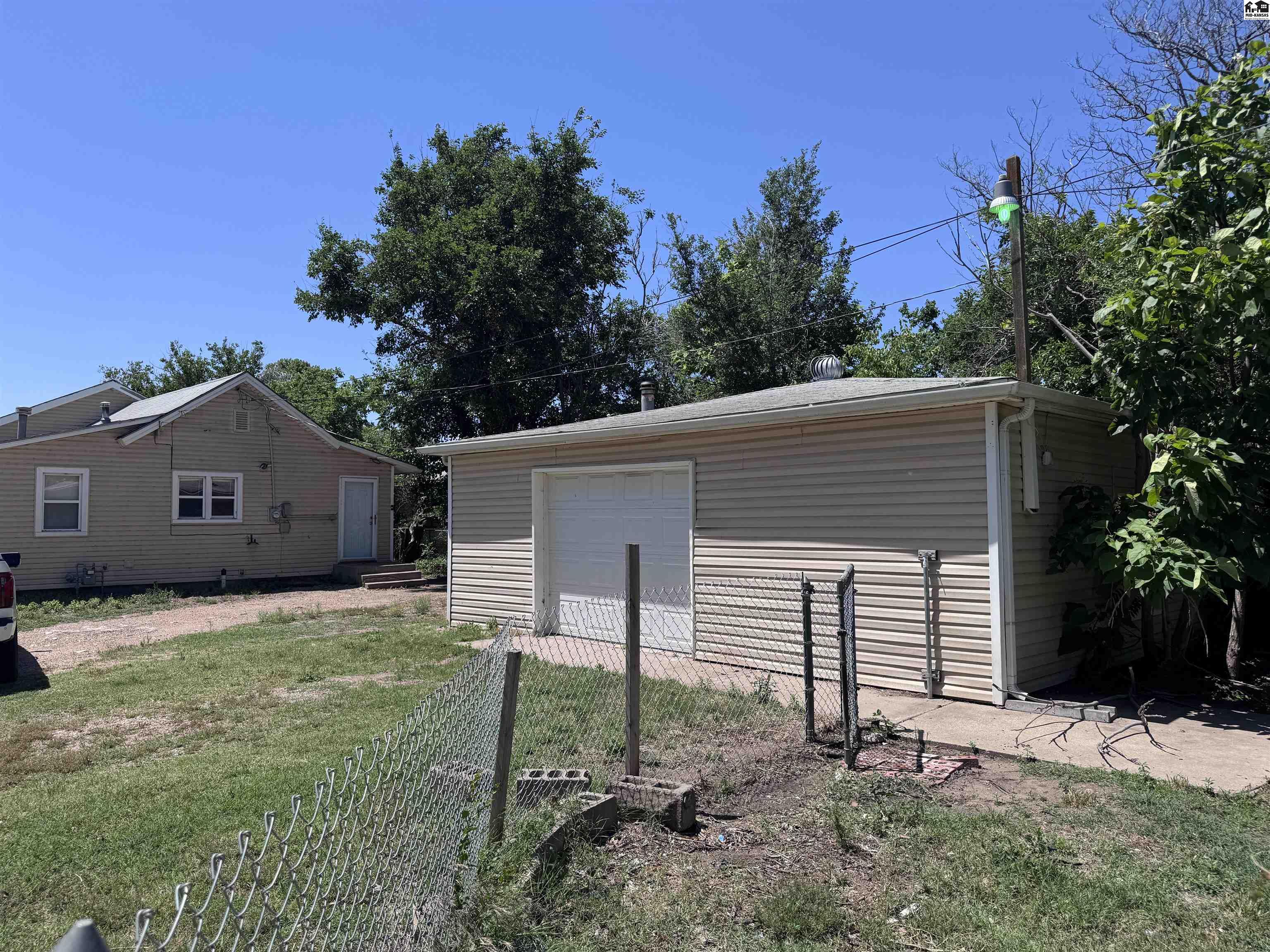 616 E Avenue C Hutchinson KS 67501