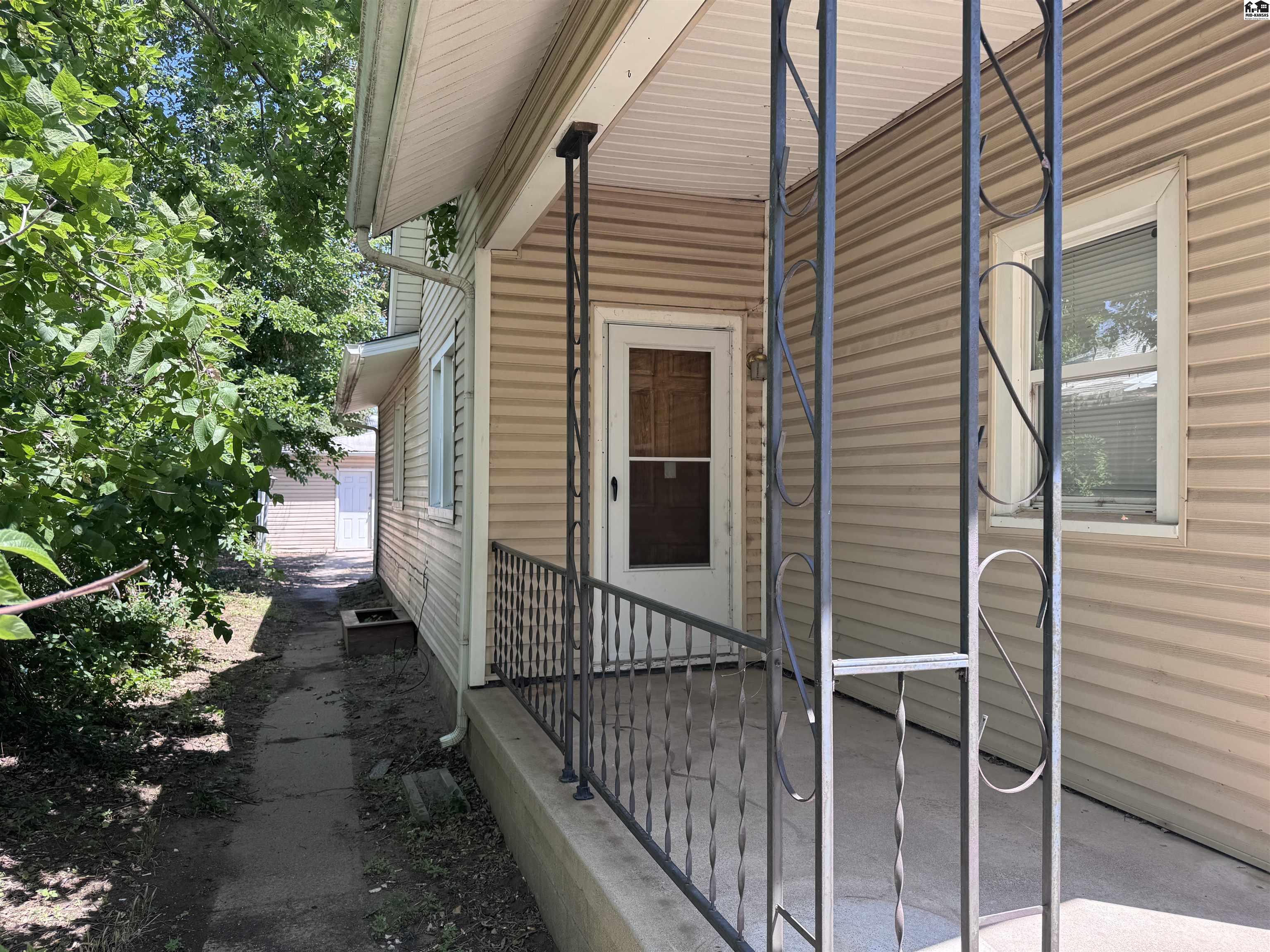 616 E Avenue C Hutchinson KS 67501