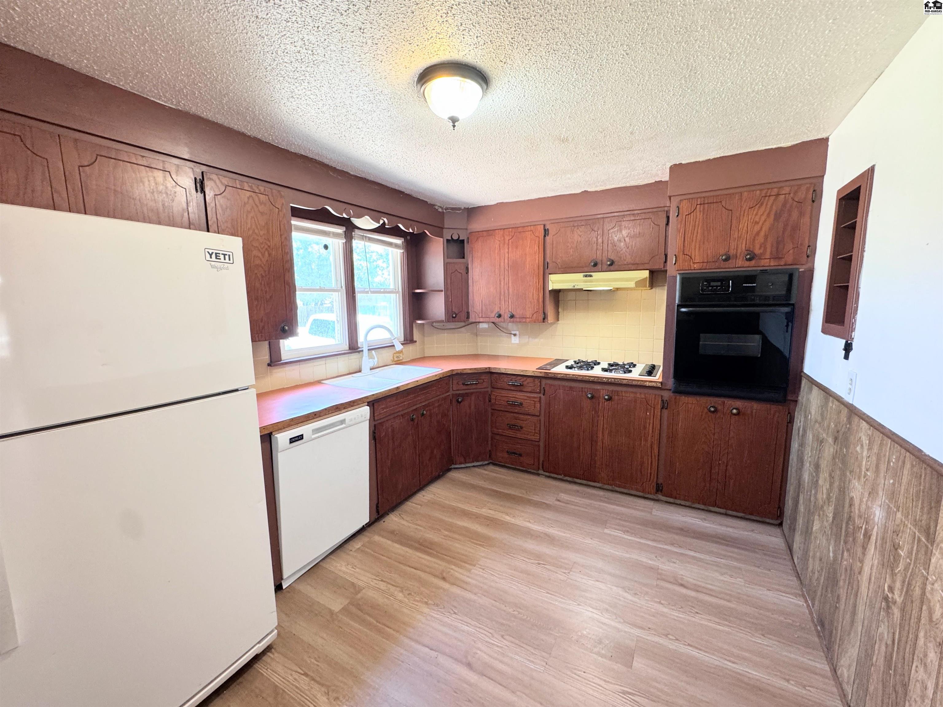 616 E Avenue C Hutchinson KS 67501
