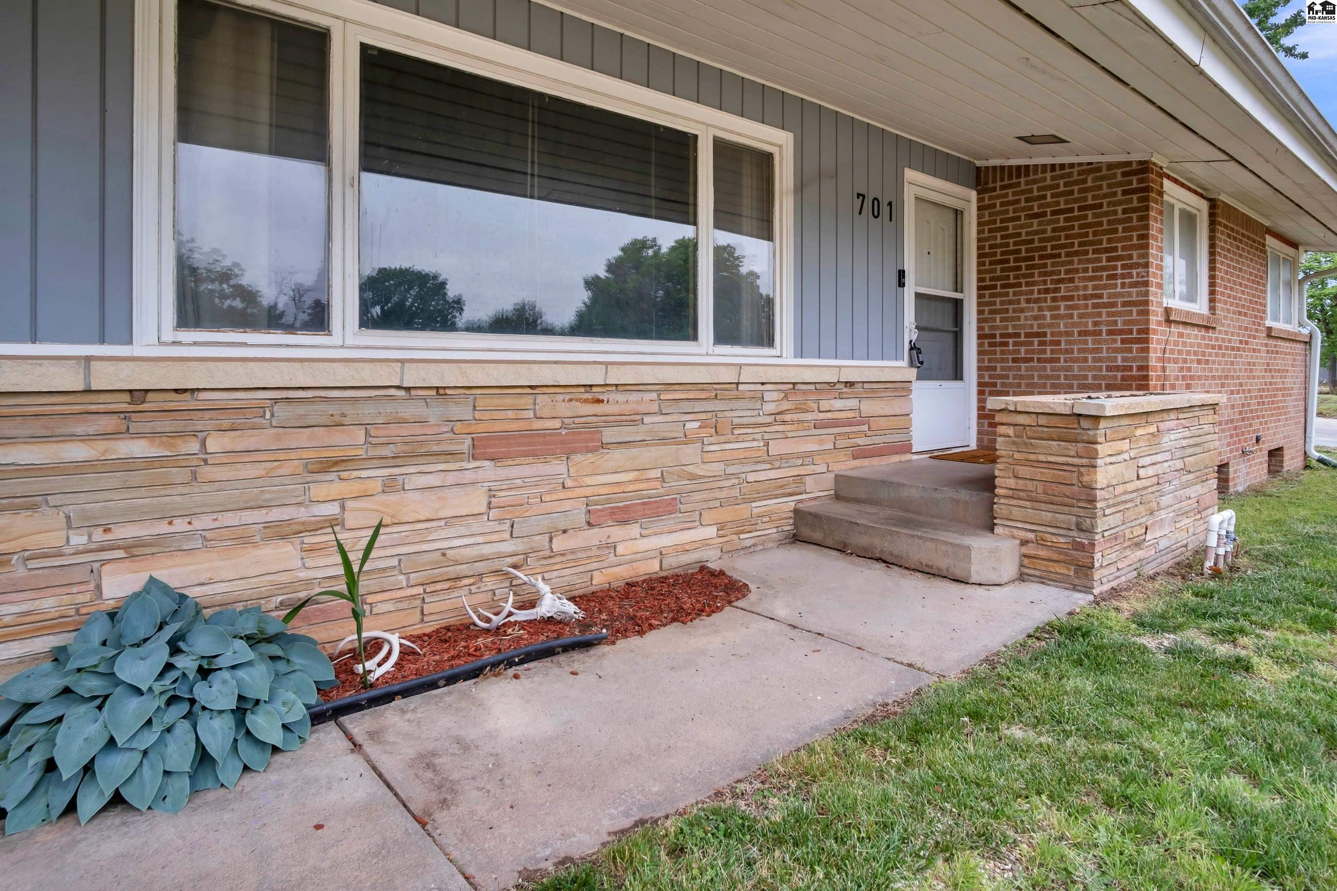 701 W Main Street Arlington KS 67514