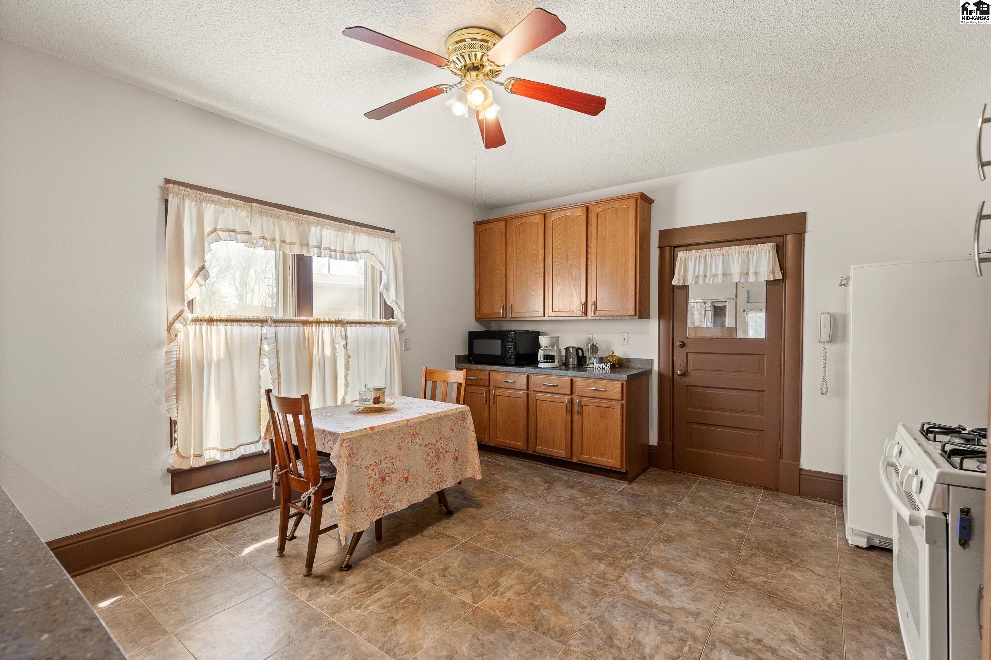 109 E 2nd Street Haven KS 67543