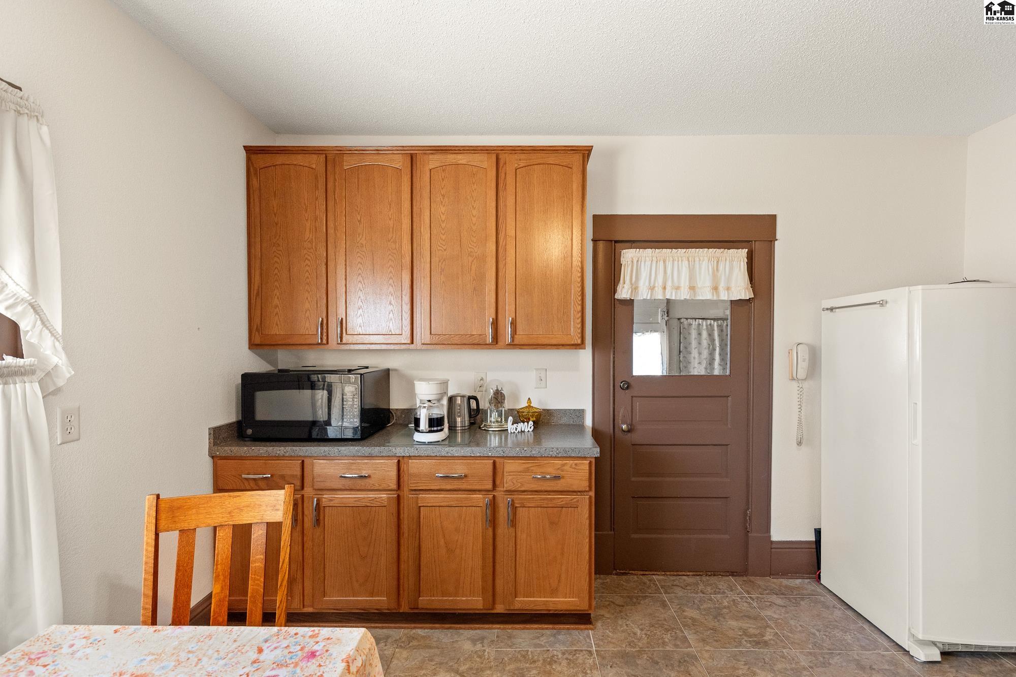 109 E 2nd Street Haven KS 67543
