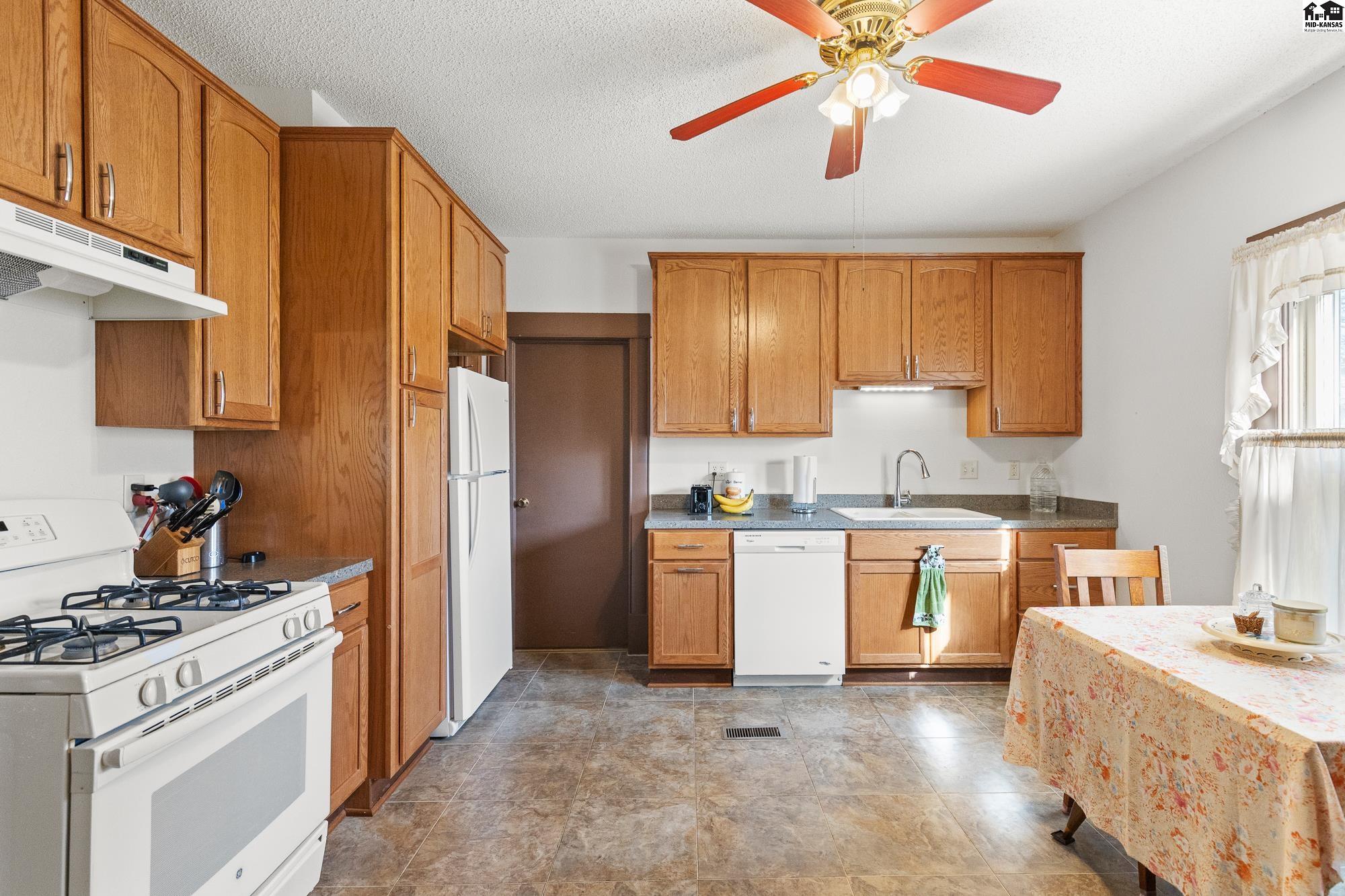 109 E 2nd Street Haven KS 67543