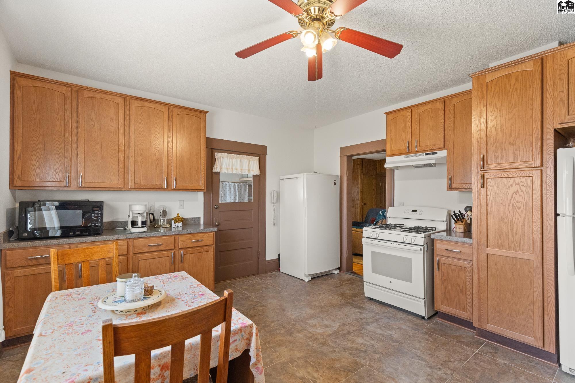 109 E 2nd Street Haven KS 67543
