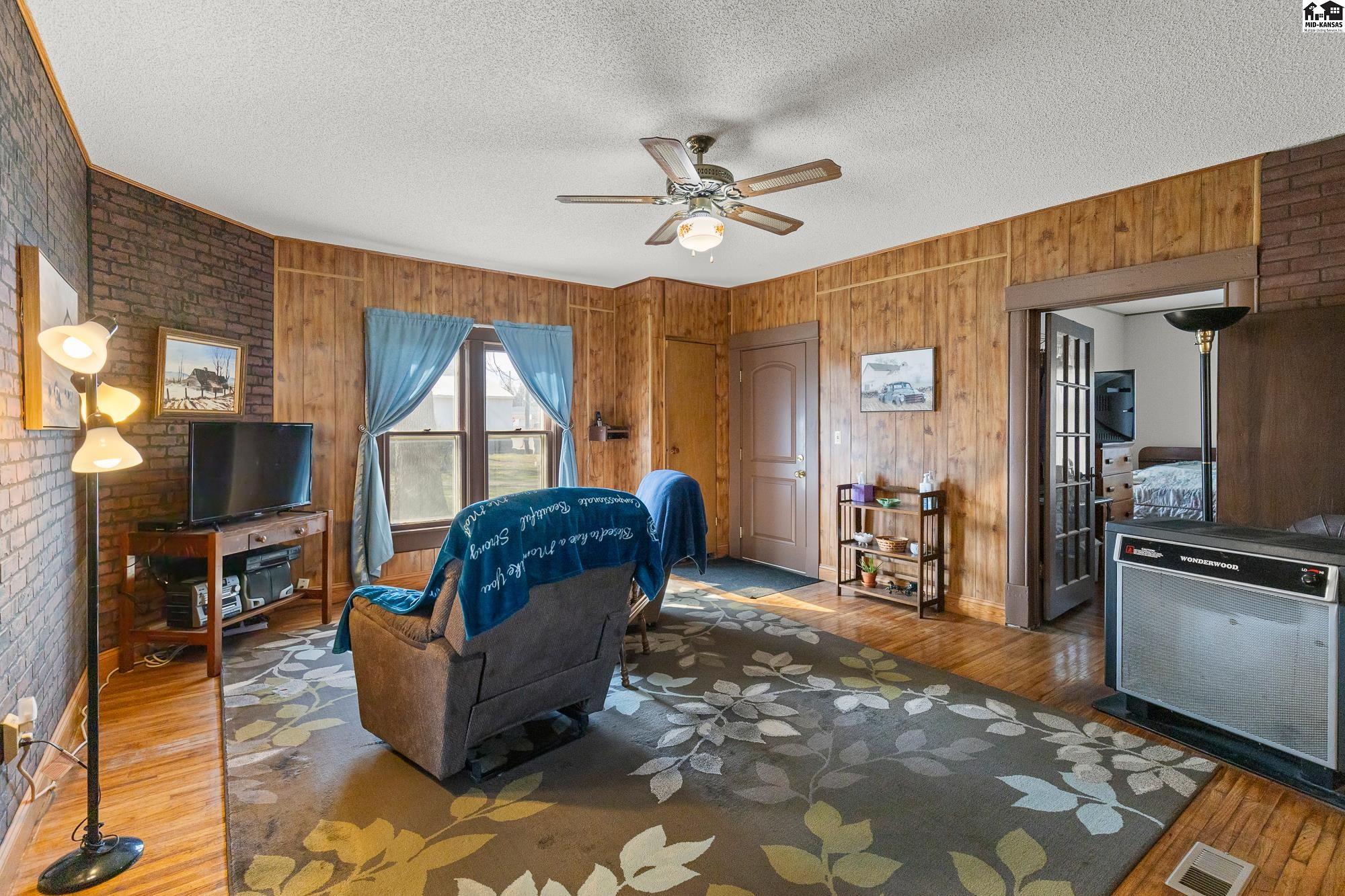 109 E 2nd Street Haven KS 67543