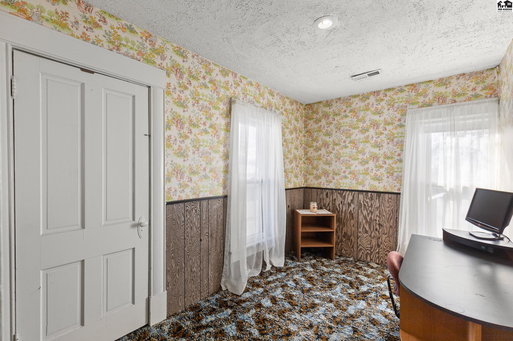 109 E 2nd Street Haven KS 67543