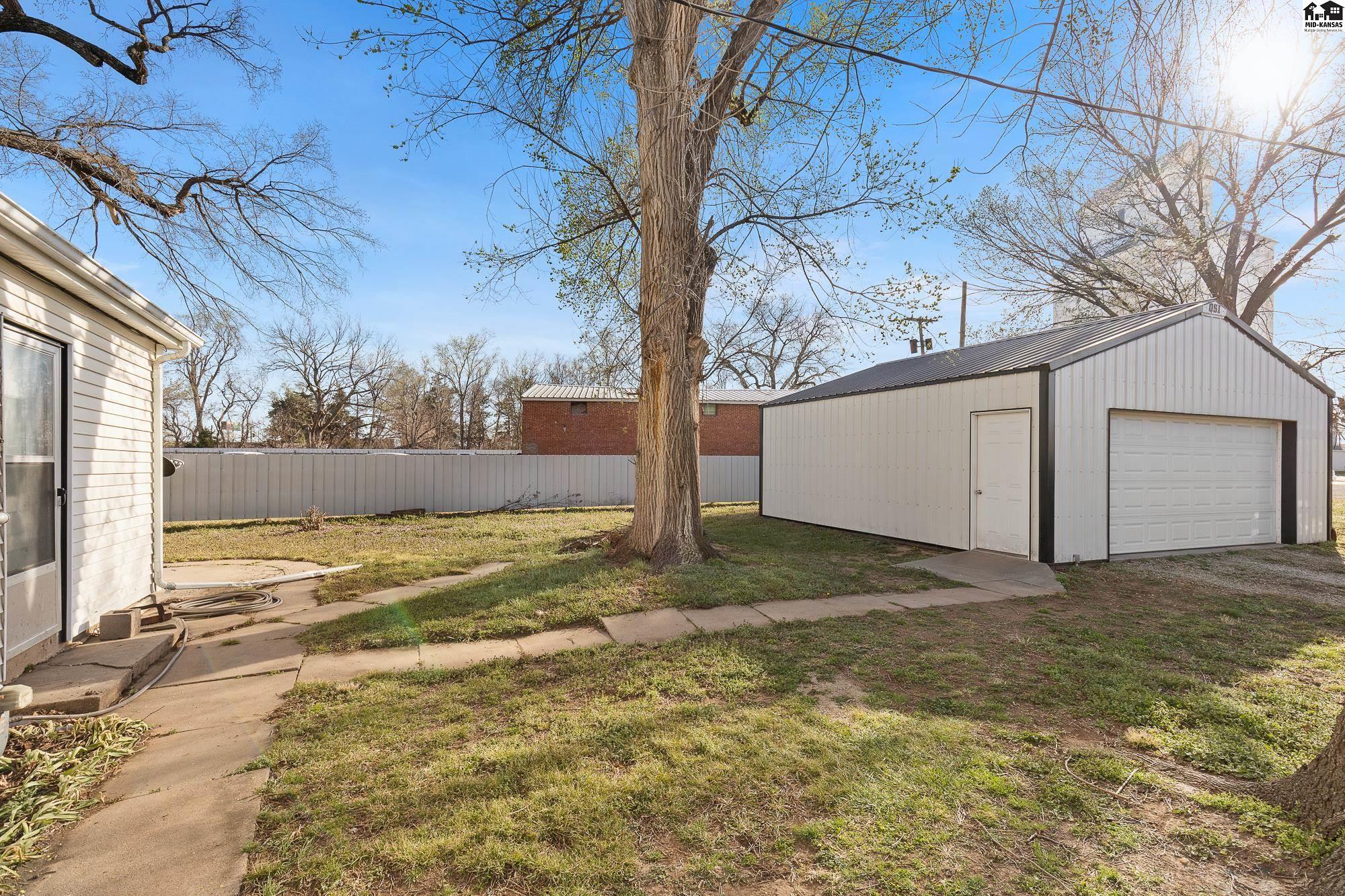 109 E 2nd Street Haven KS 67543