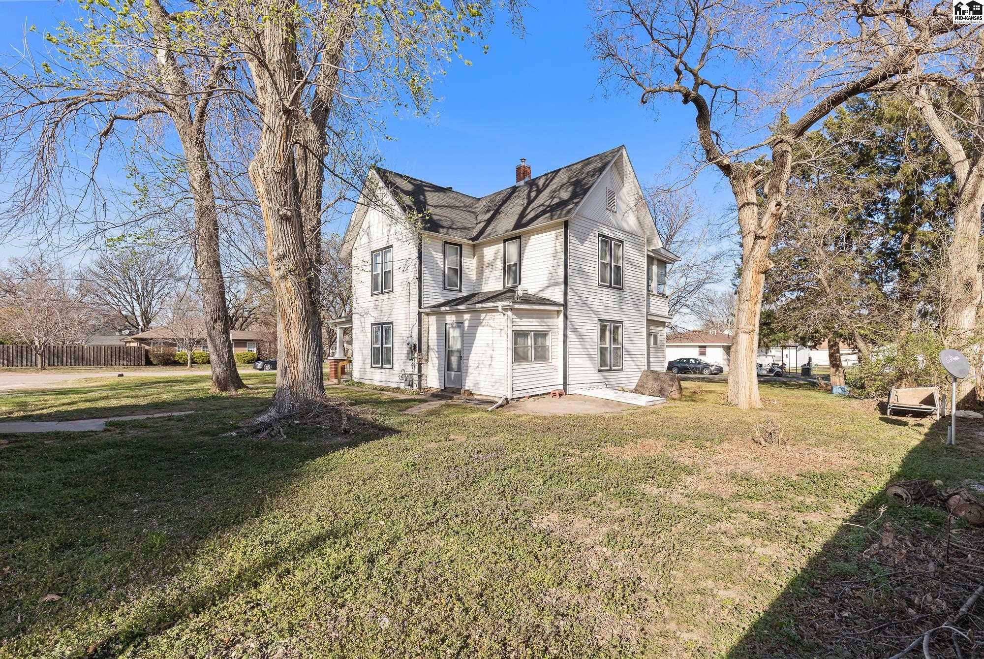 109 E 2nd Street Haven KS 67543
