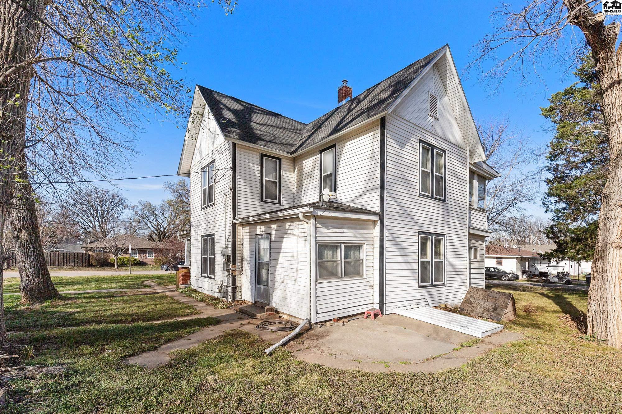 109 E 2nd Street Haven KS 67543