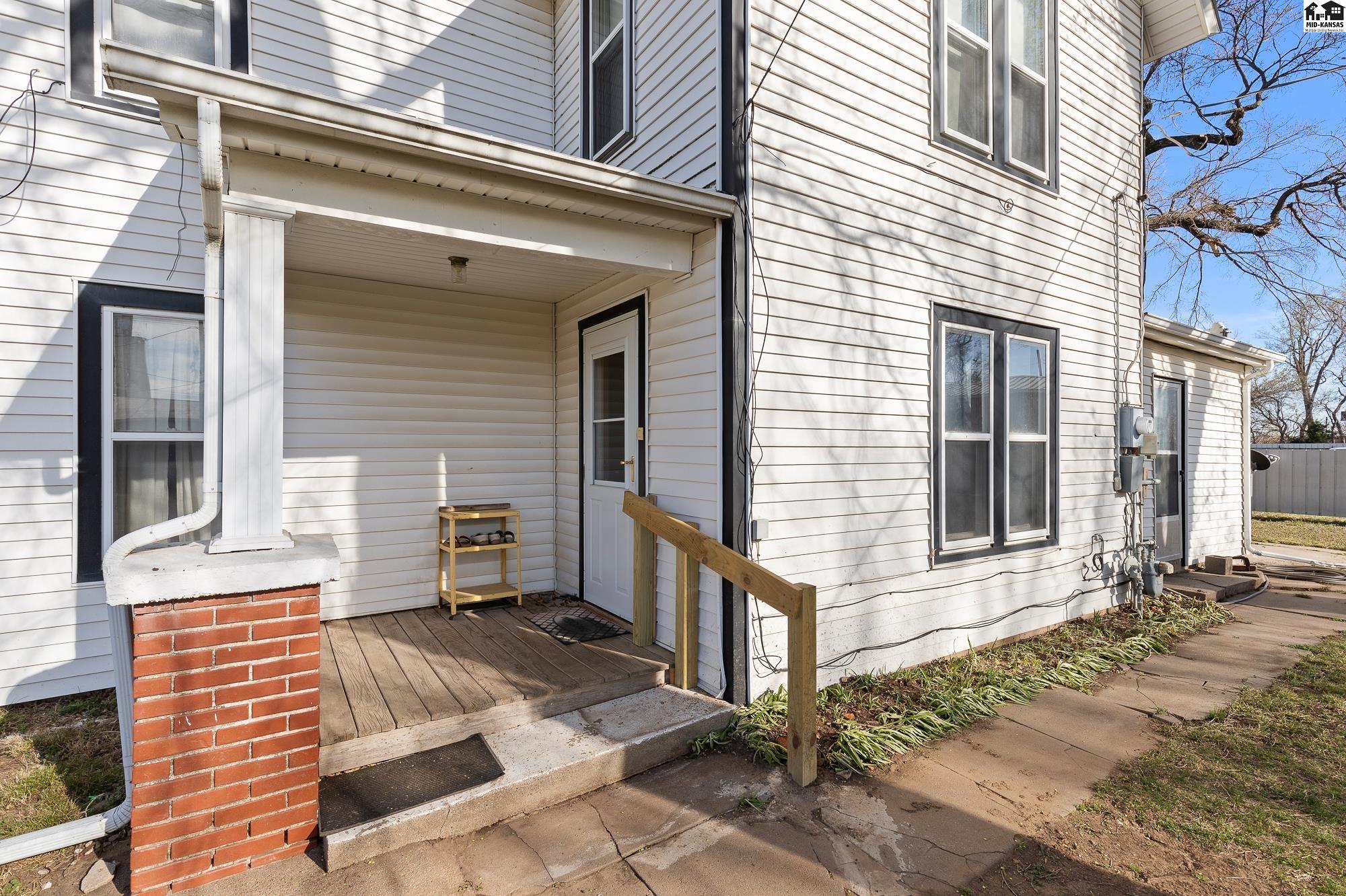 109 E 2nd Street Haven KS 67543