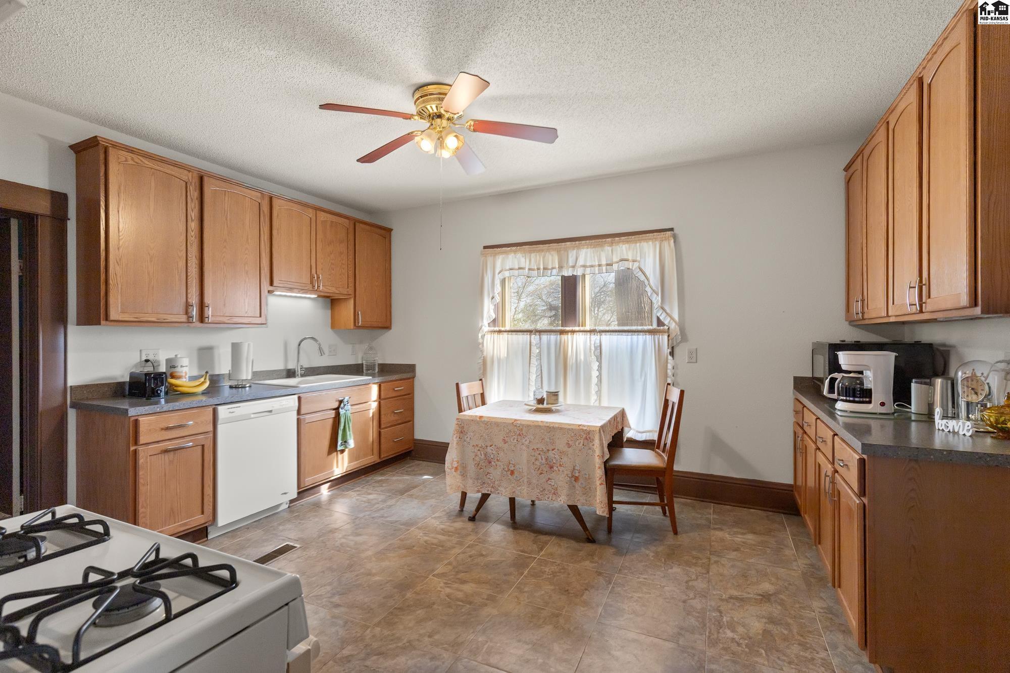 109 E 2nd Street Haven KS 67543