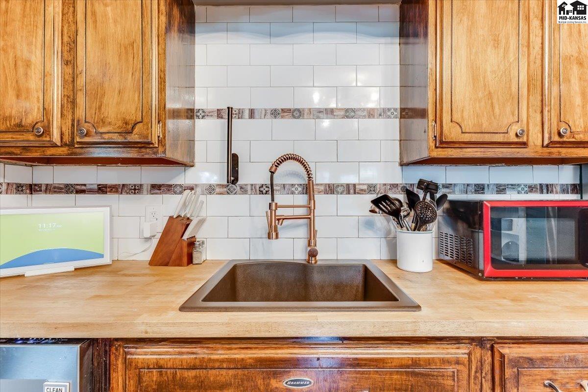 225 W 9th Avenue Hutchinson KS 67501