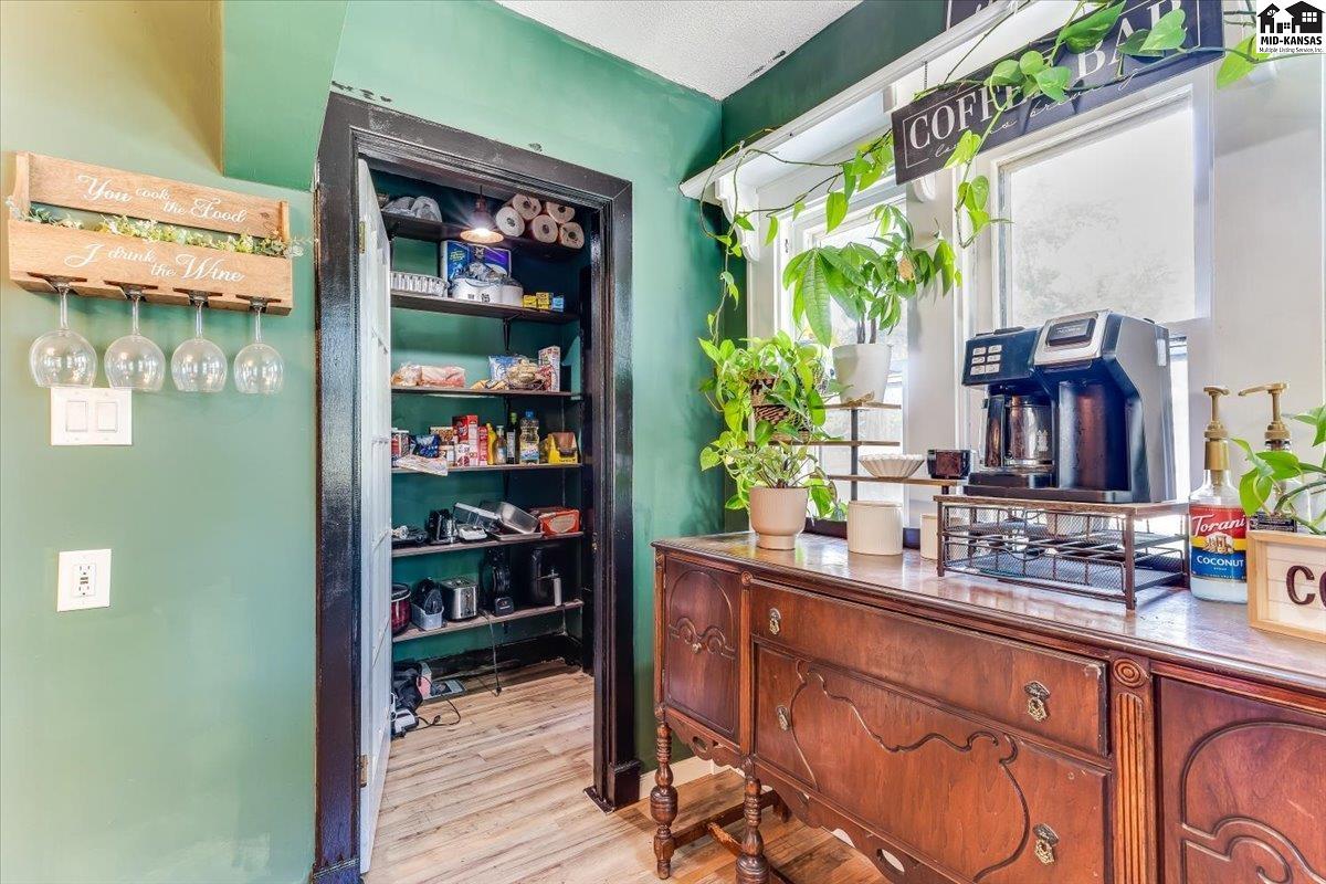225 W 9th Avenue Hutchinson KS 67501