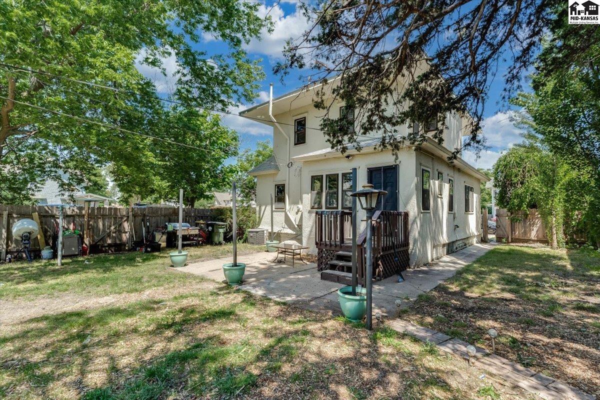 225 W 9th Avenue Hutchinson KS 67501
