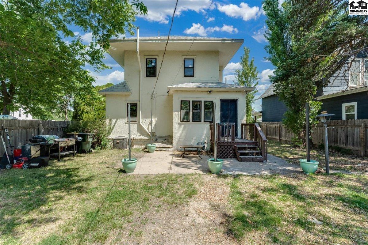 225 W 9th Avenue Hutchinson KS 67501