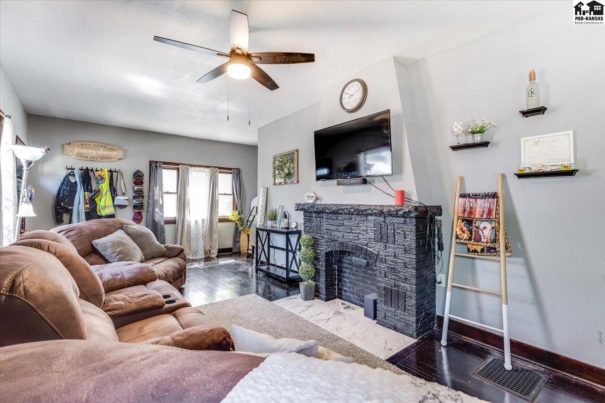 225 W 9th Avenue Hutchinson KS 67501