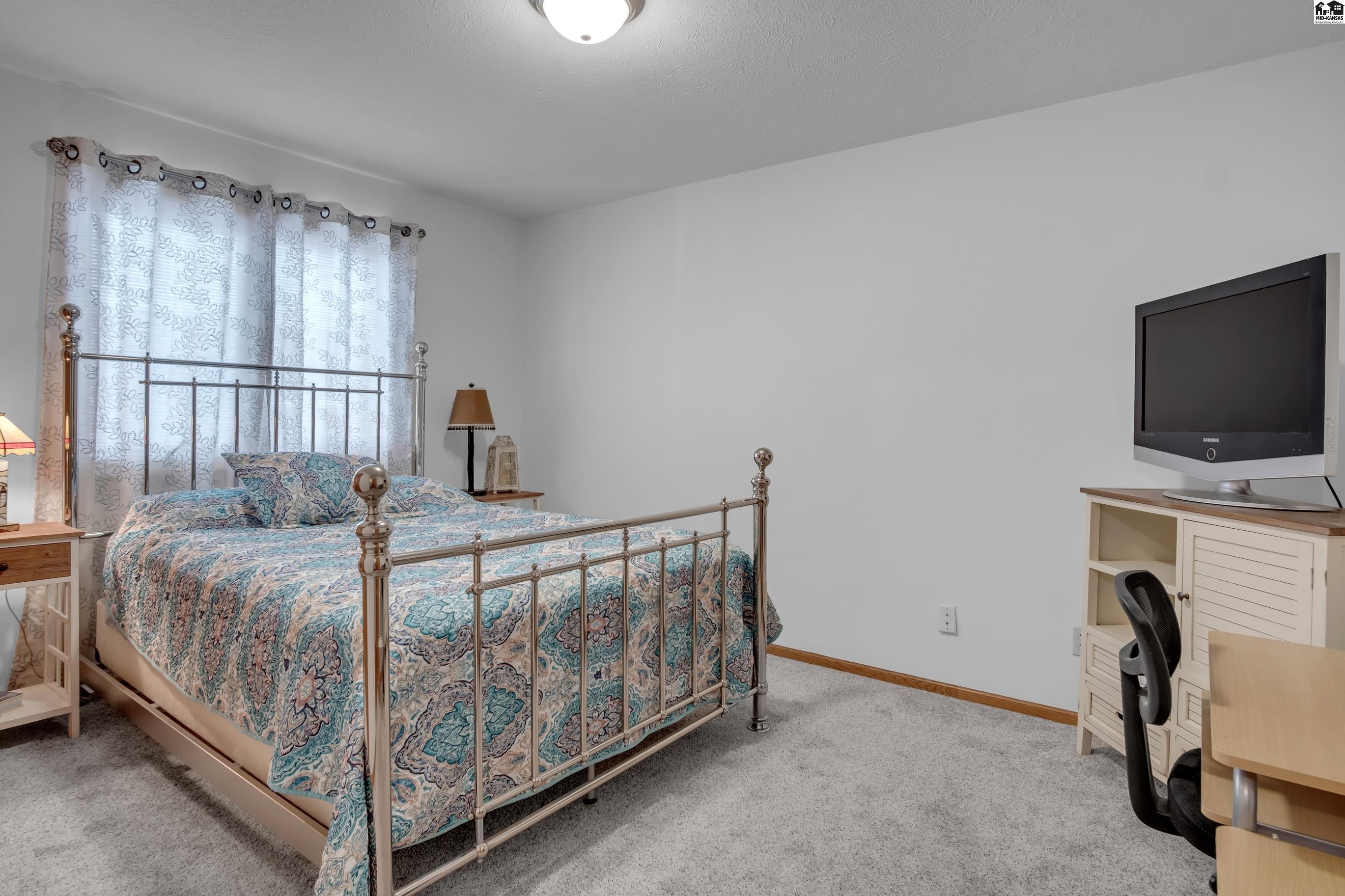 802 Idlewild Drive Hutchinson KS 67502