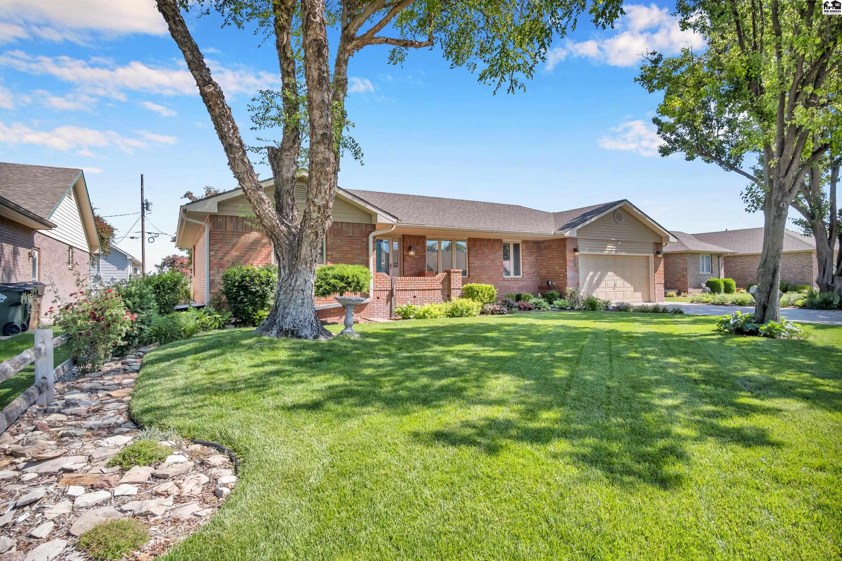 802 Idlewild Drive Hutchinson KS 67502