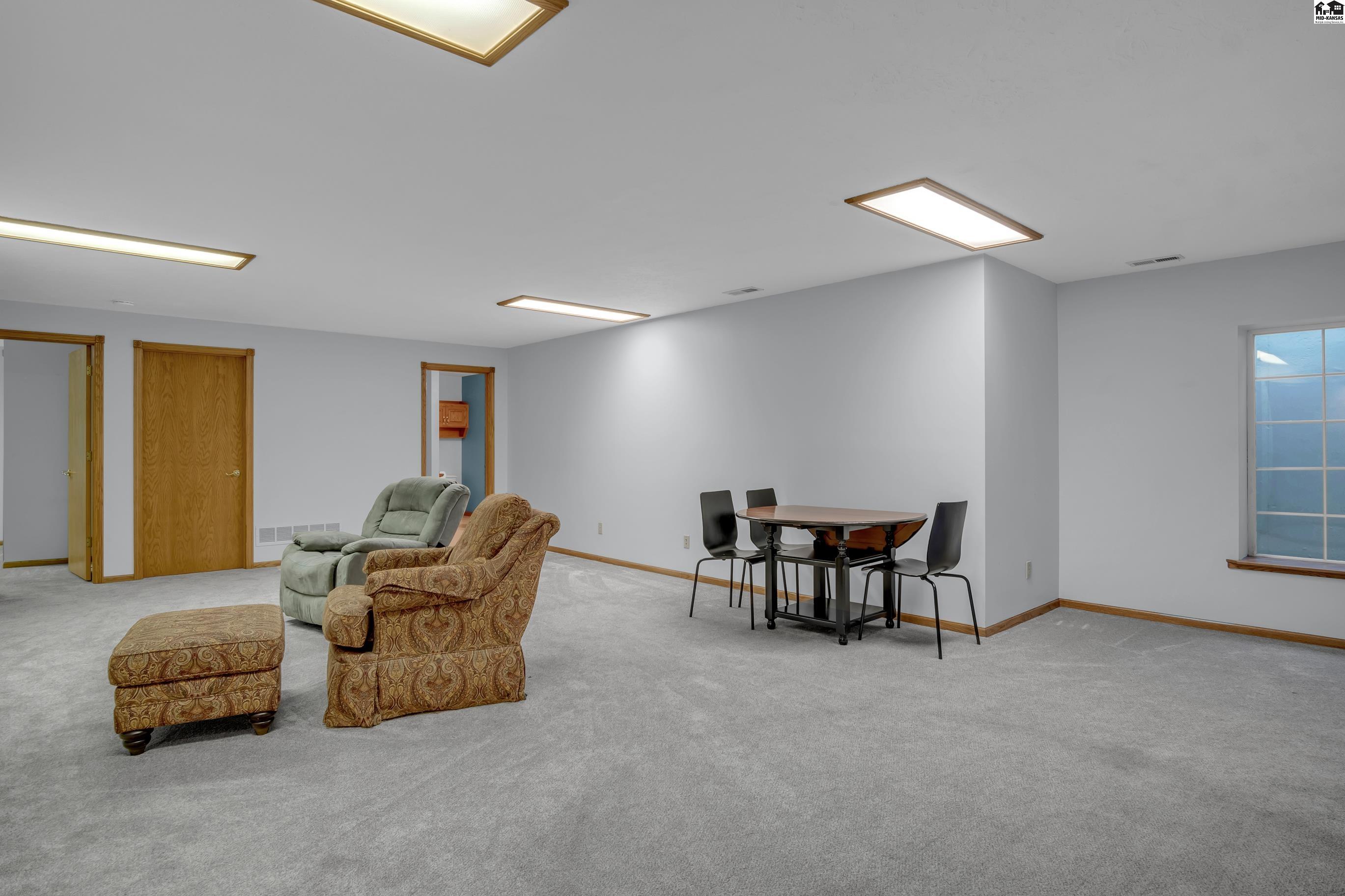802 Idlewild Drive Hutchinson KS 67502