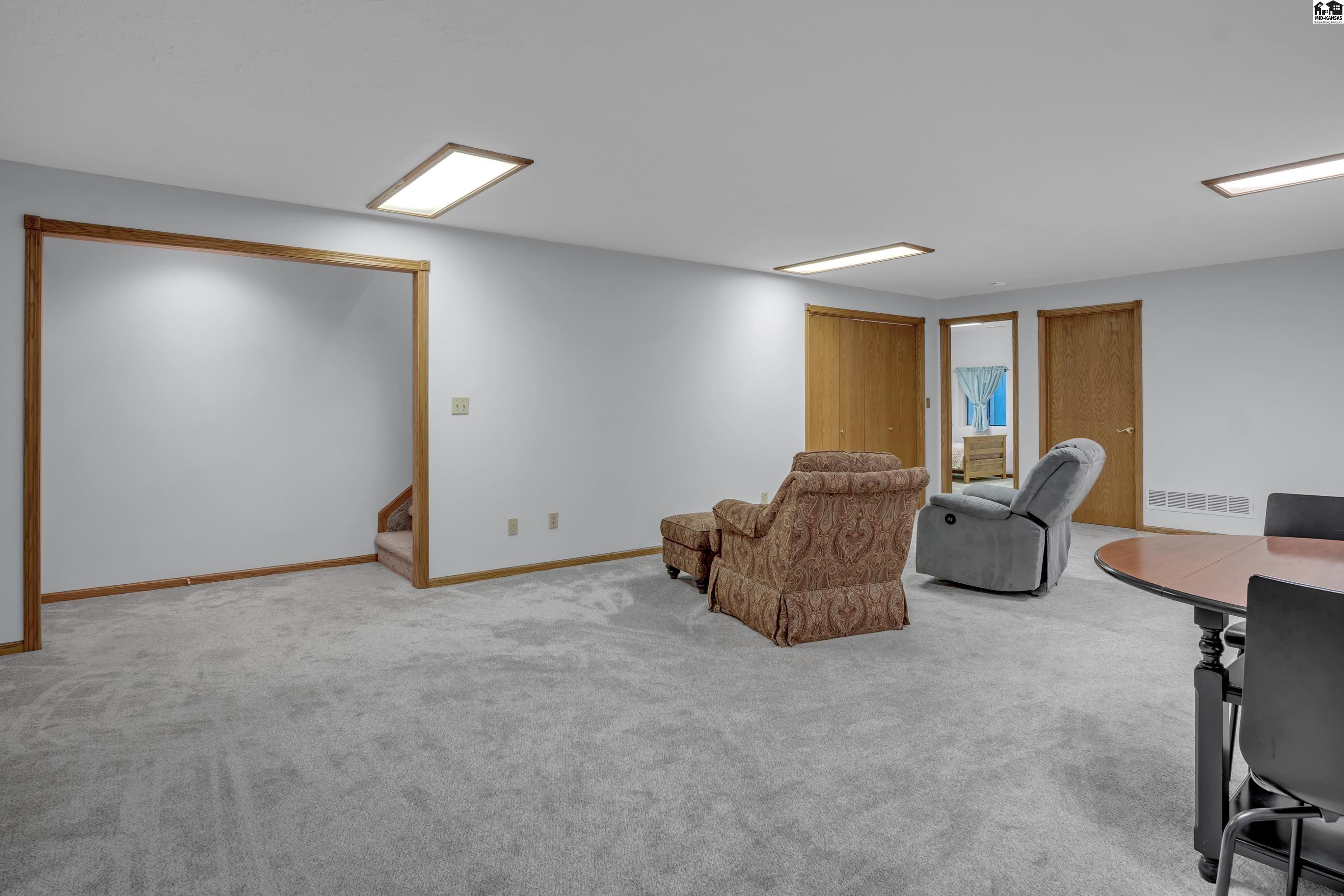 802 Idlewild Drive Hutchinson KS 67502