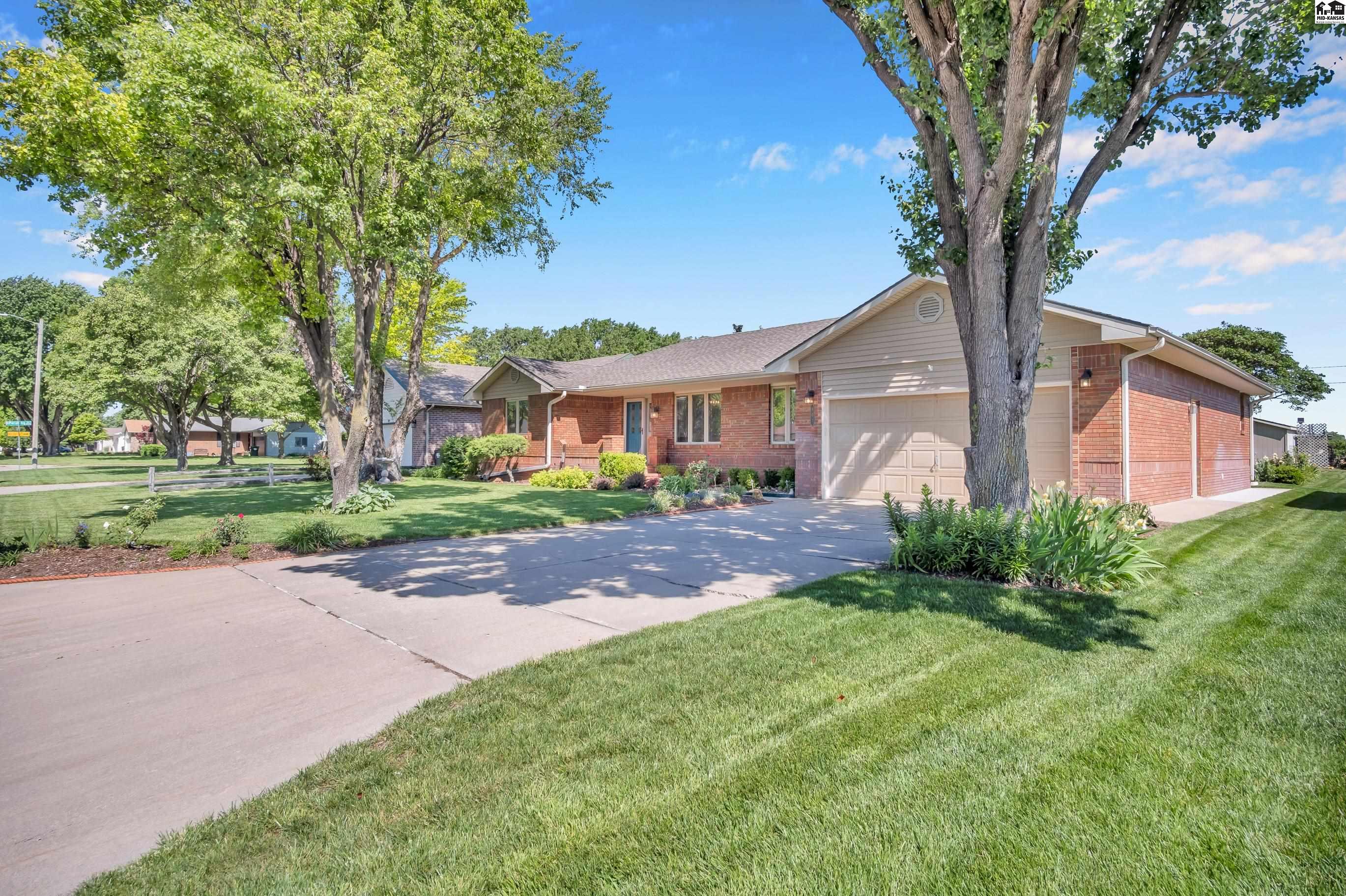 802 Idlewild Drive Hutchinson KS 67502