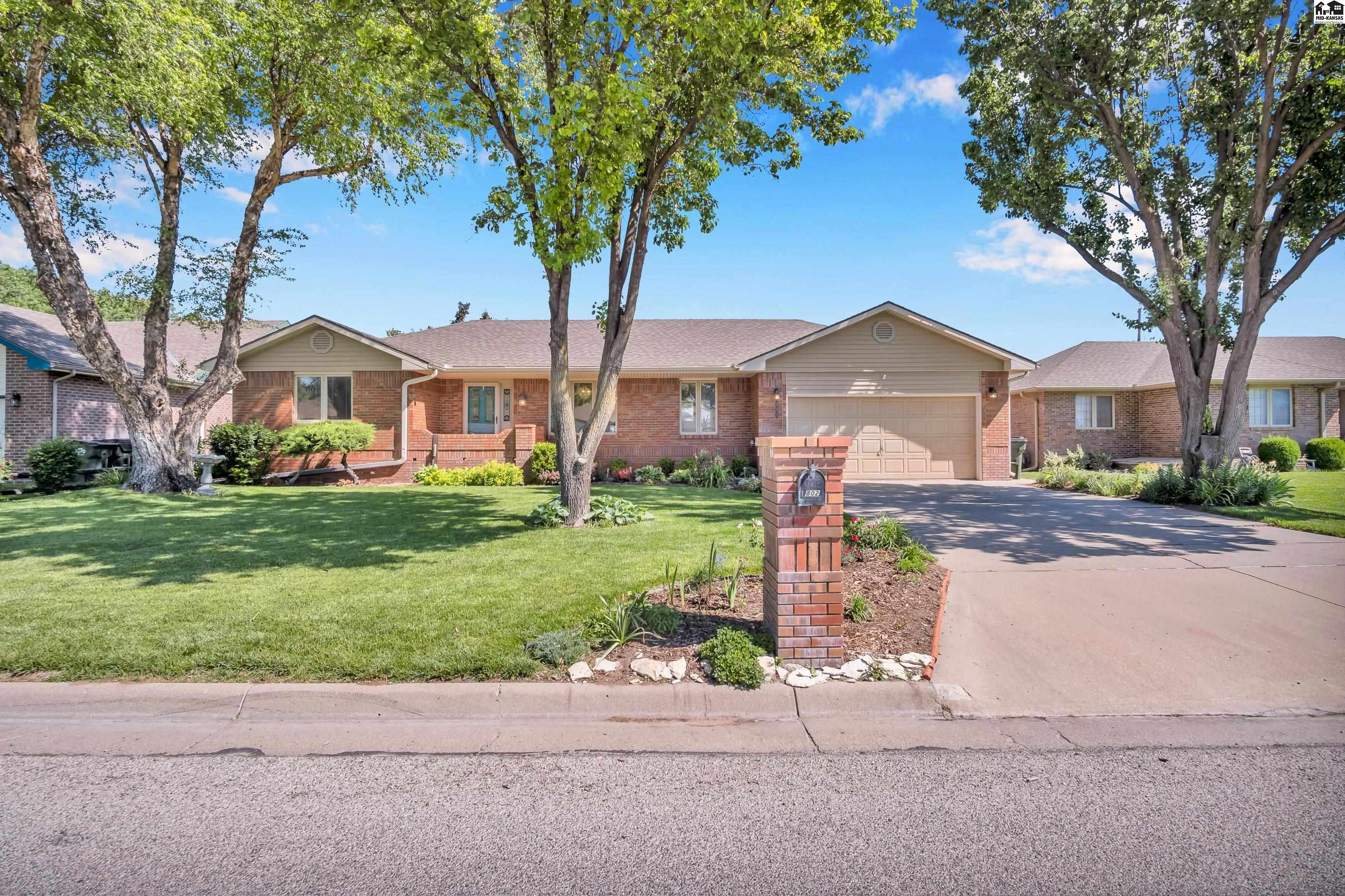 802 Idlewild Drive Hutchinson KS 67502