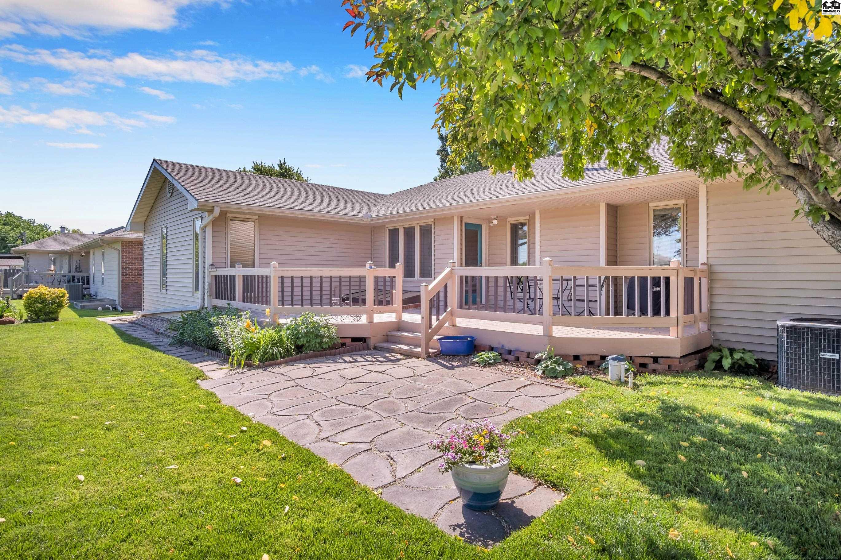 802 Idlewild Drive Hutchinson KS 67502
