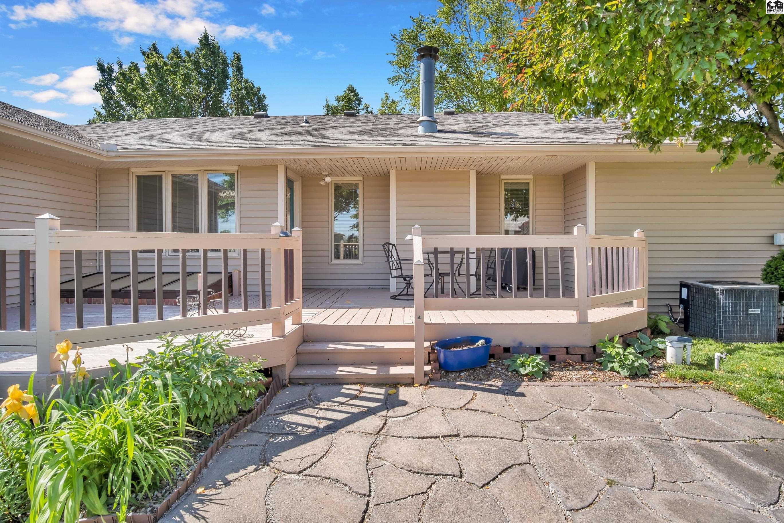802 Idlewild Drive Hutchinson KS 67502
