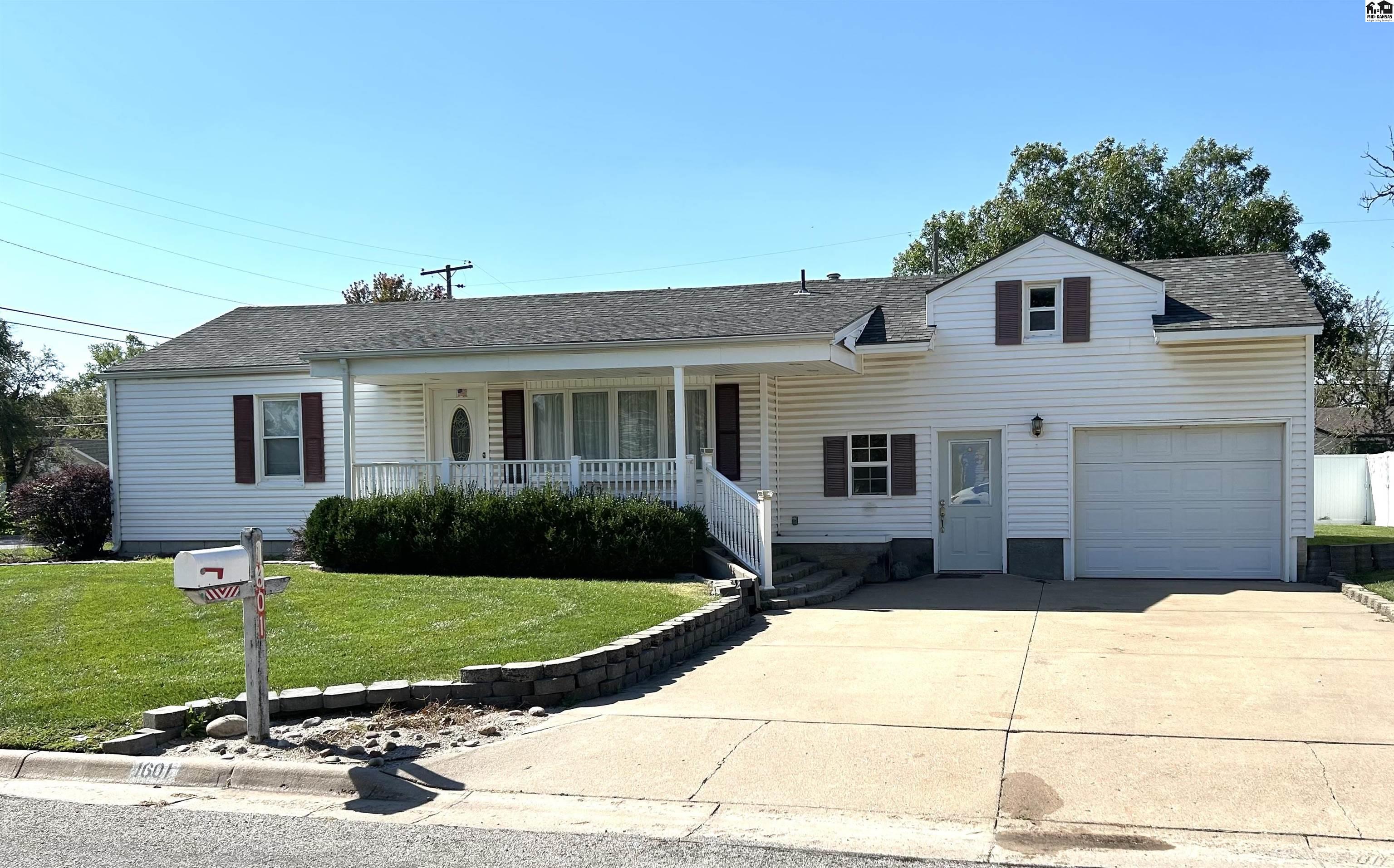 1601 Cochran Street Hutchinson KS 67501