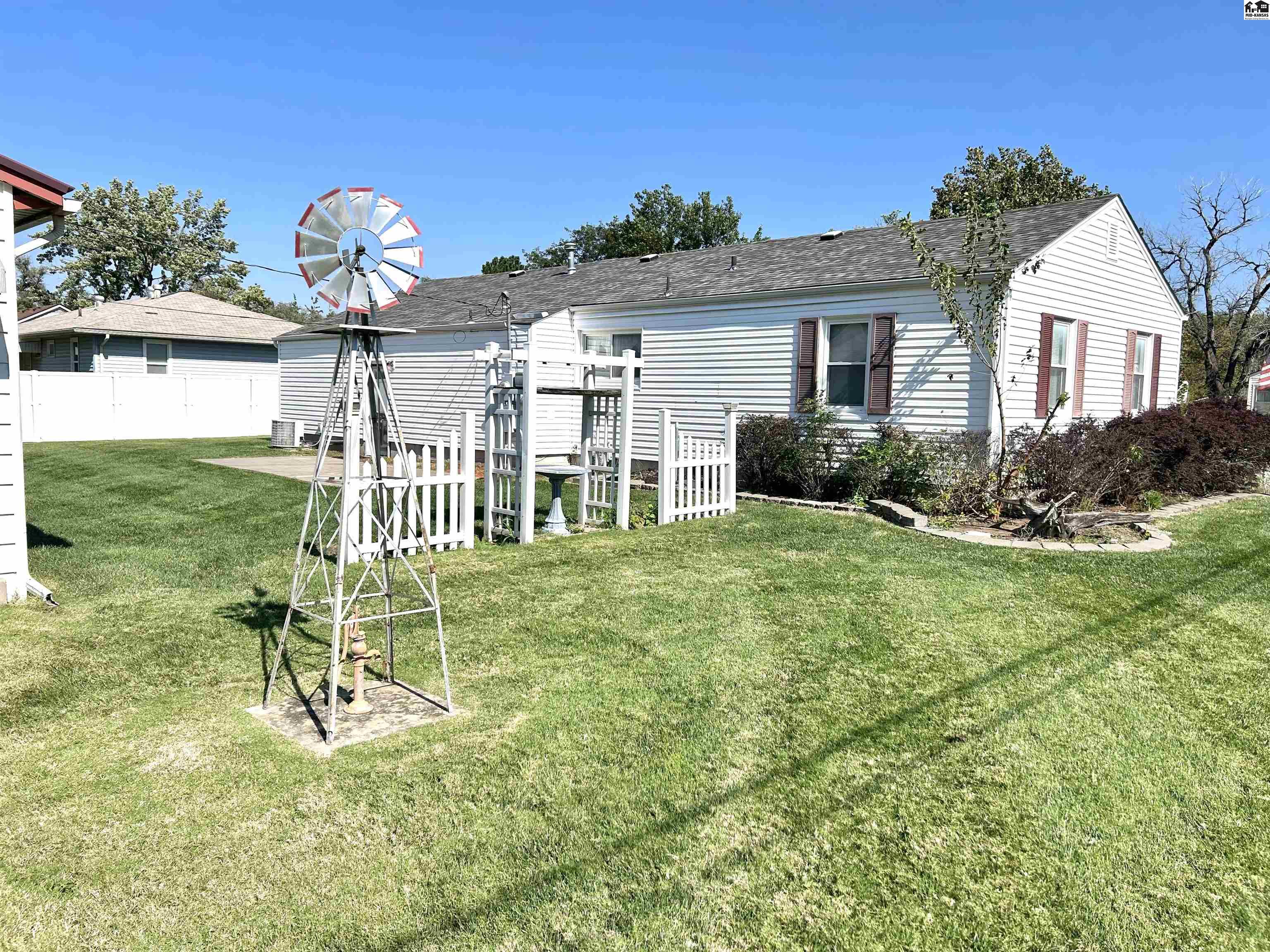 1601 Cochran Street Hutchinson KS 67501