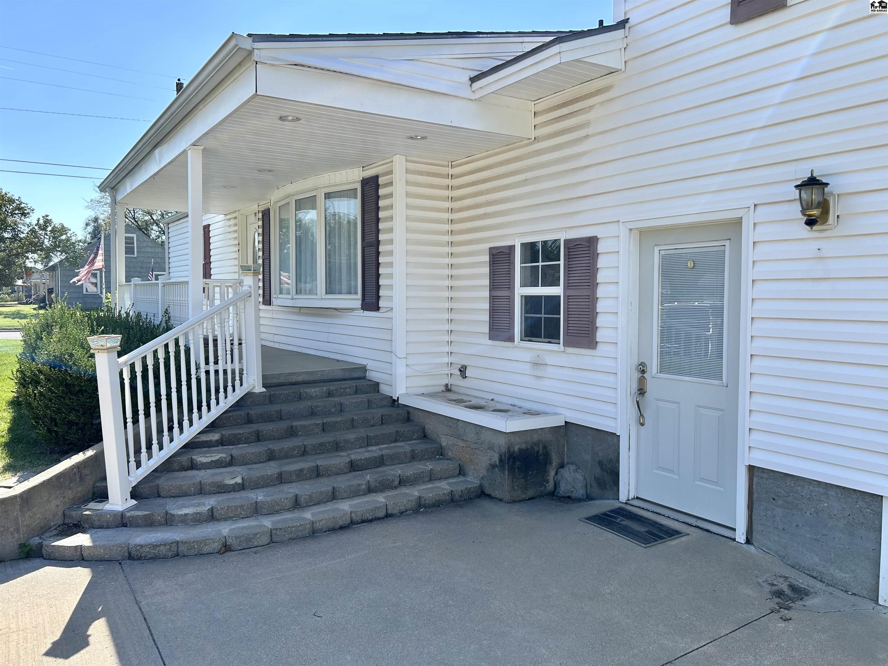 1601 Cochran Street Hutchinson KS 67501