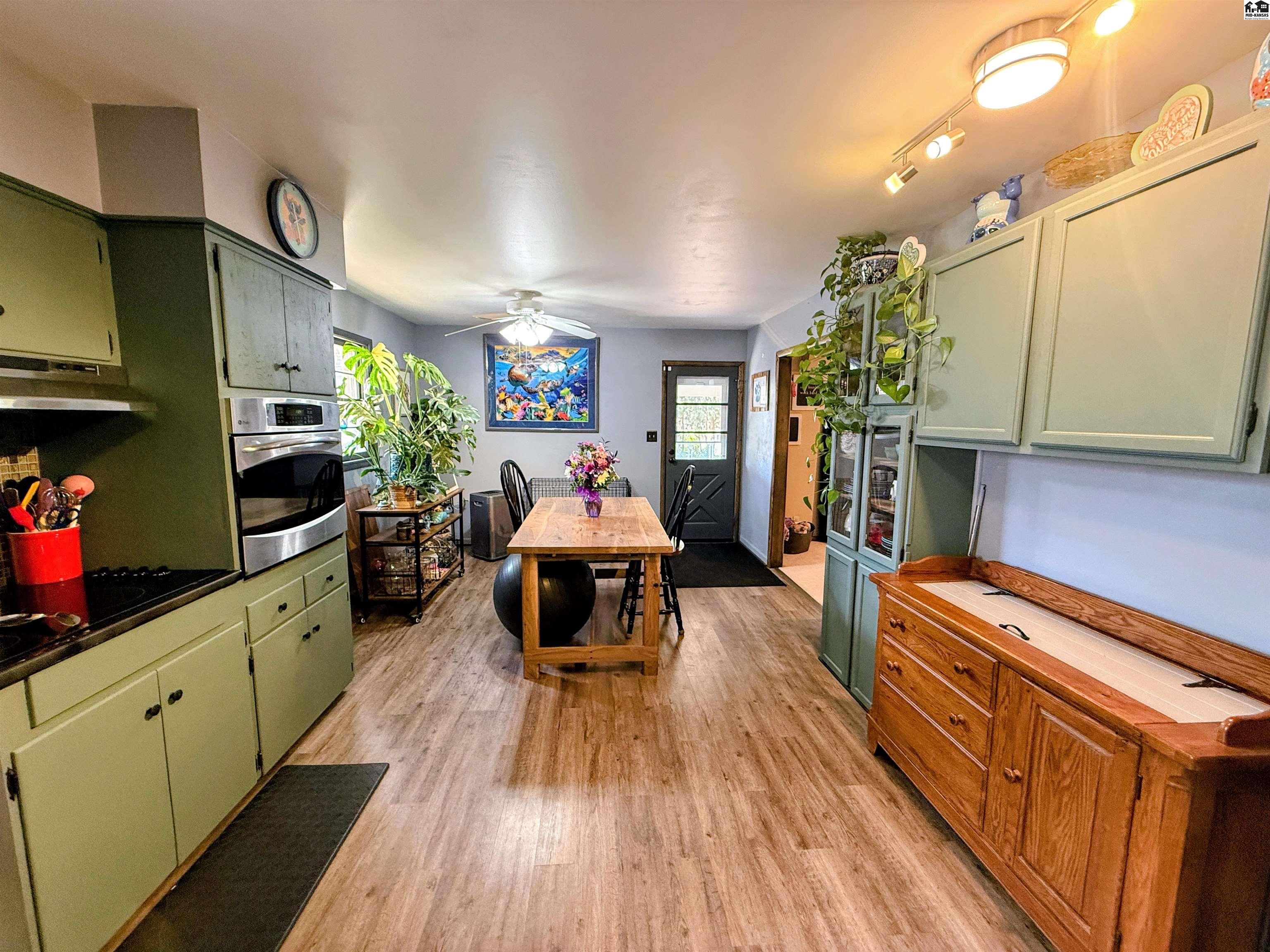 1107 E 20th Avenue Hutchinson KS 67502