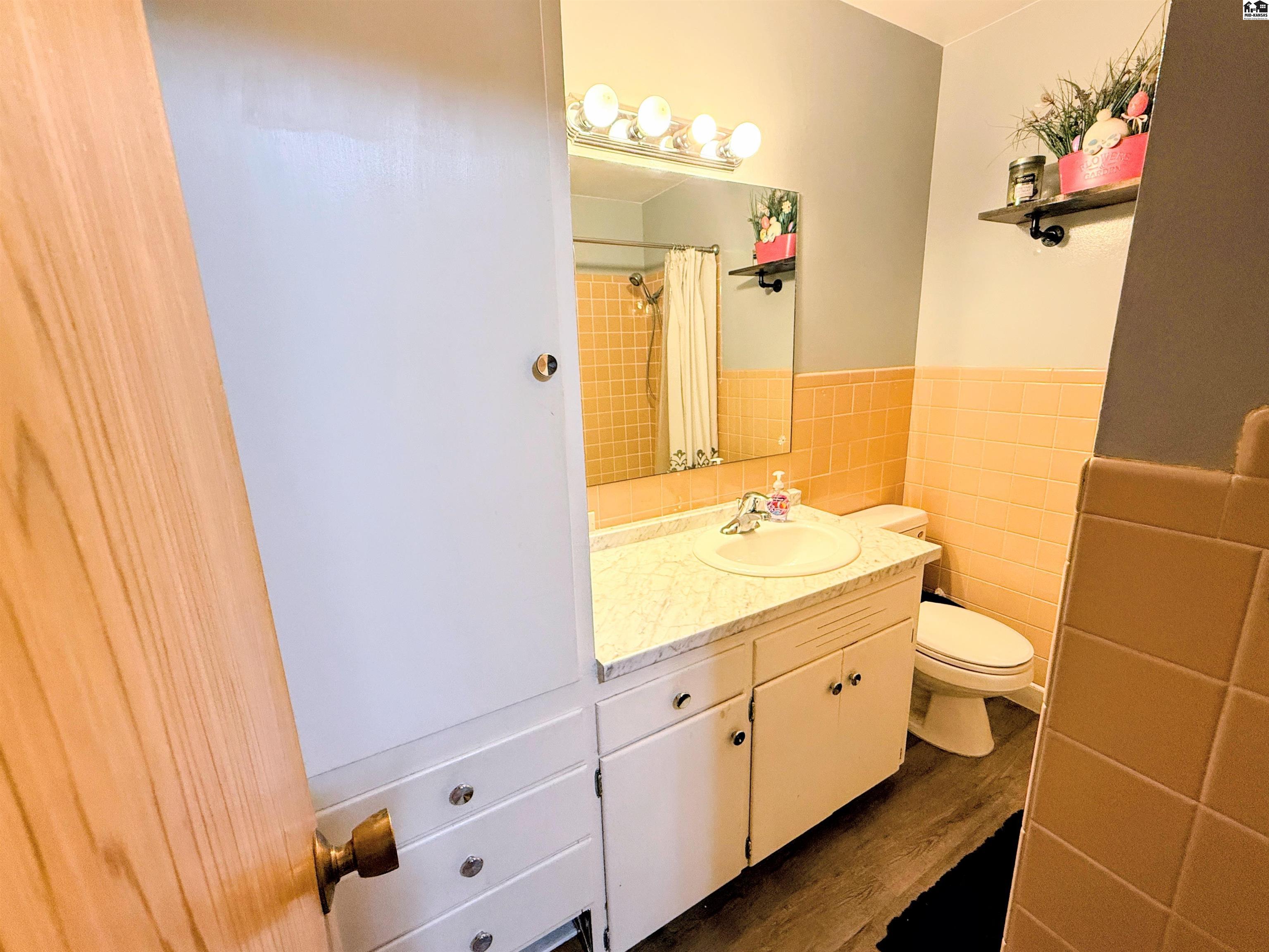 1107 E 20th Avenue Hutchinson KS 67502