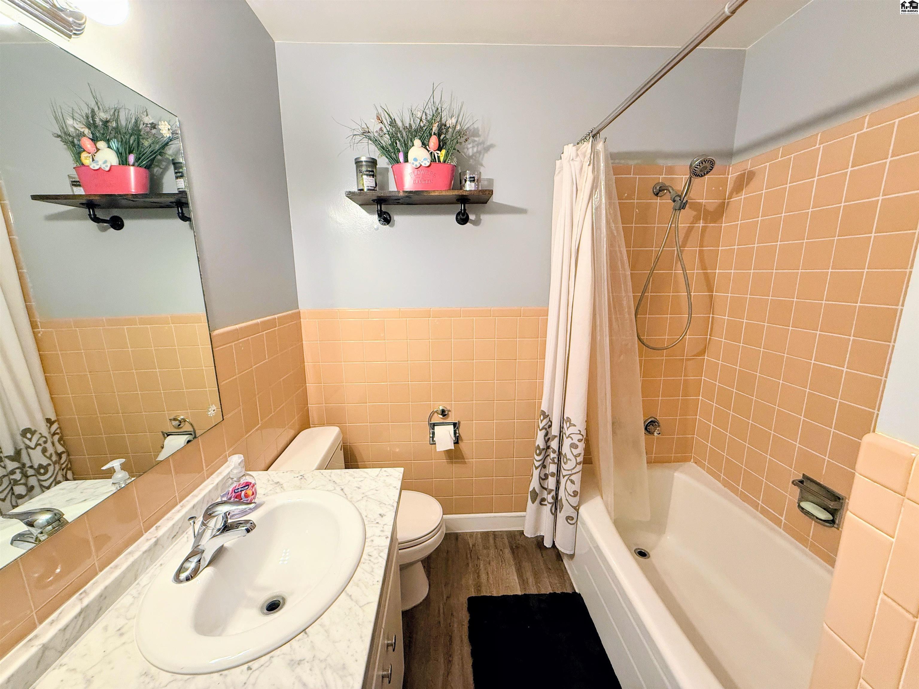 1107 E 20th Avenue Hutchinson KS 67502