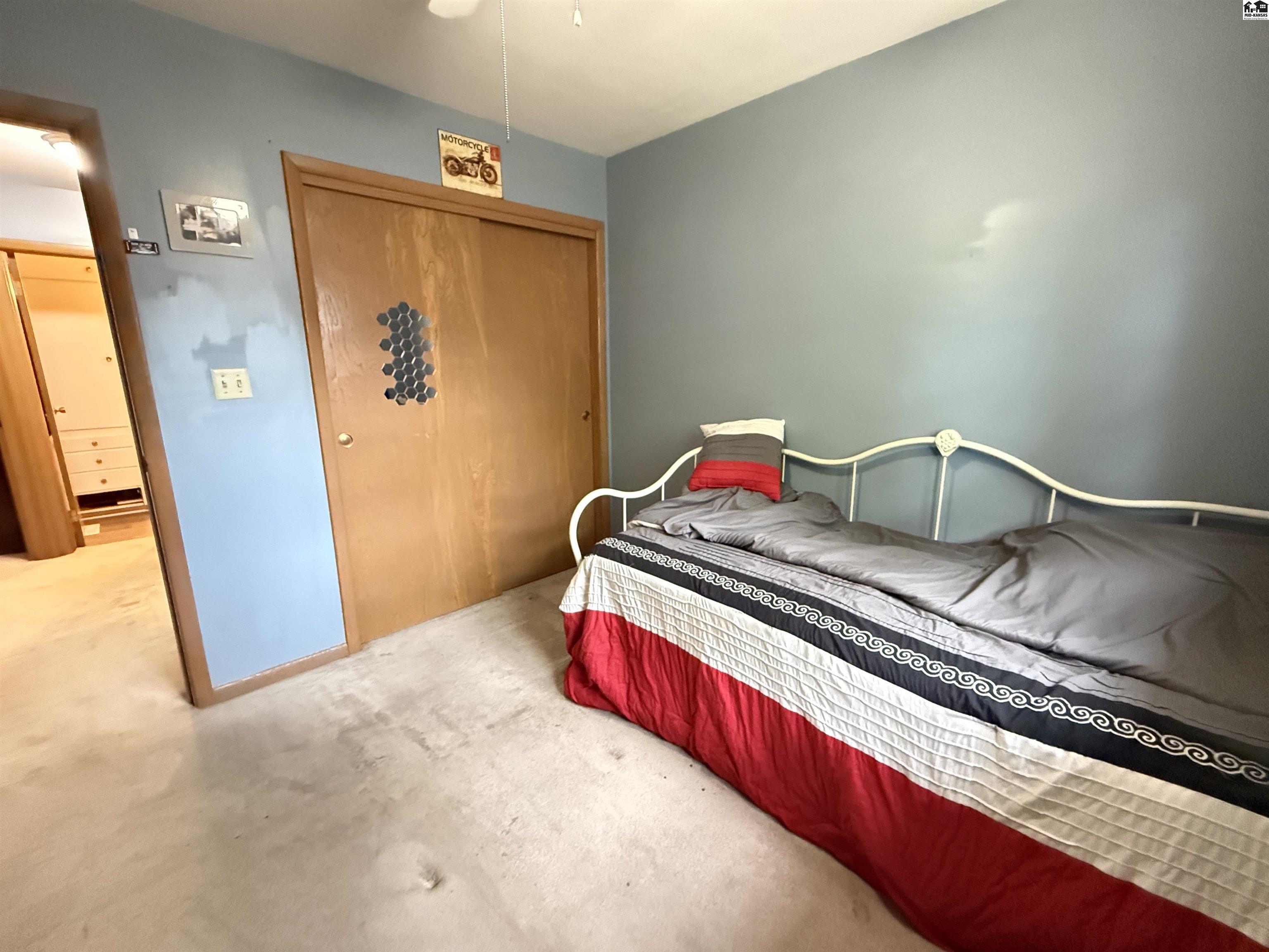 1107 E 20th Avenue Hutchinson KS 67502