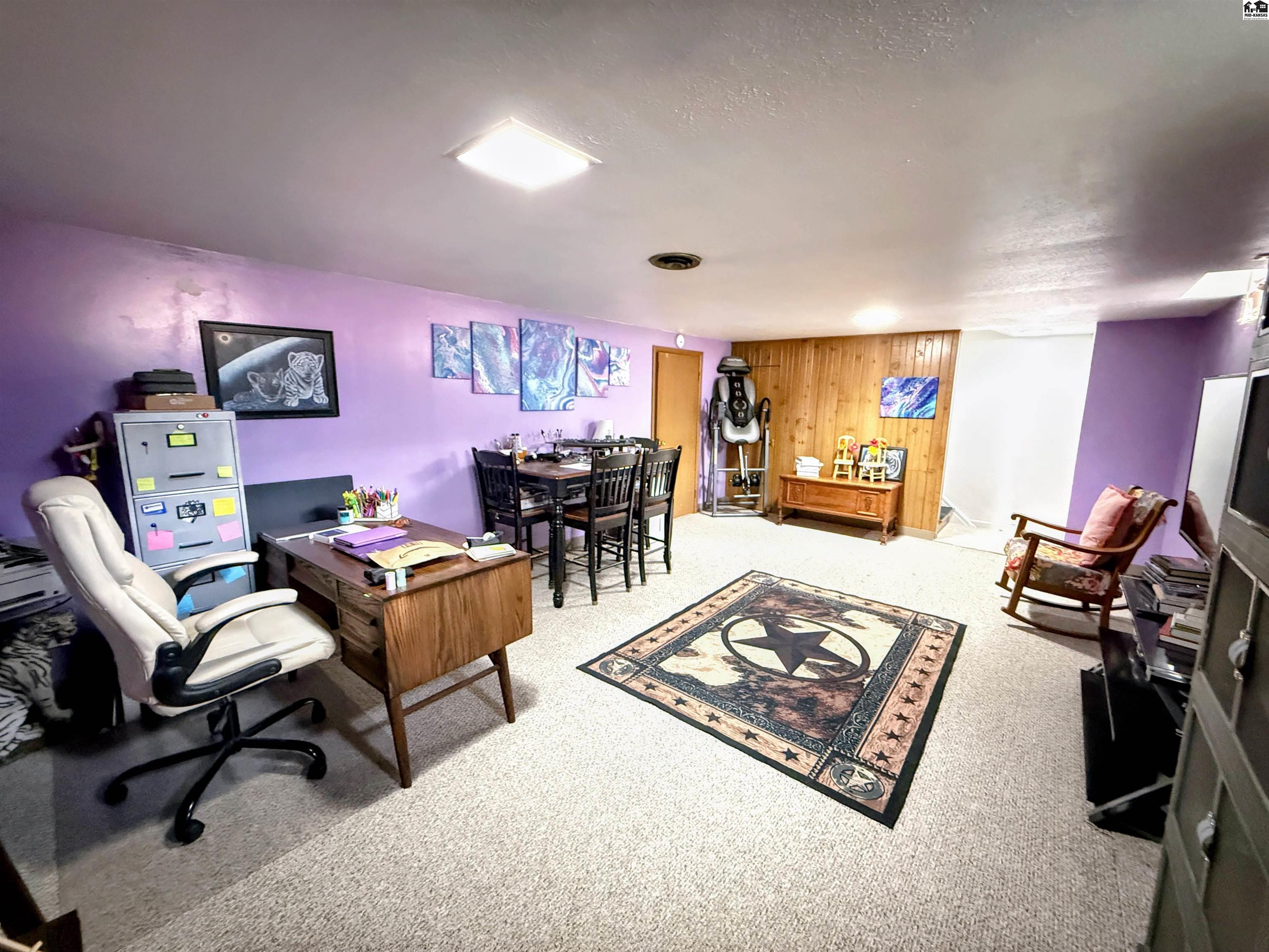 1107 E 20th Avenue Hutchinson KS 67502