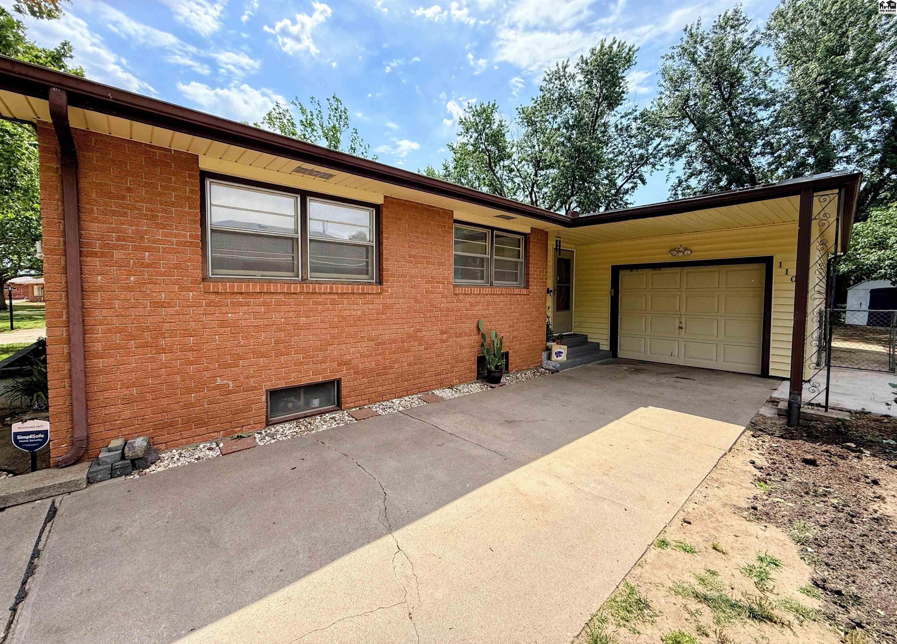 1107 E 20th Avenue Hutchinson KS 67502