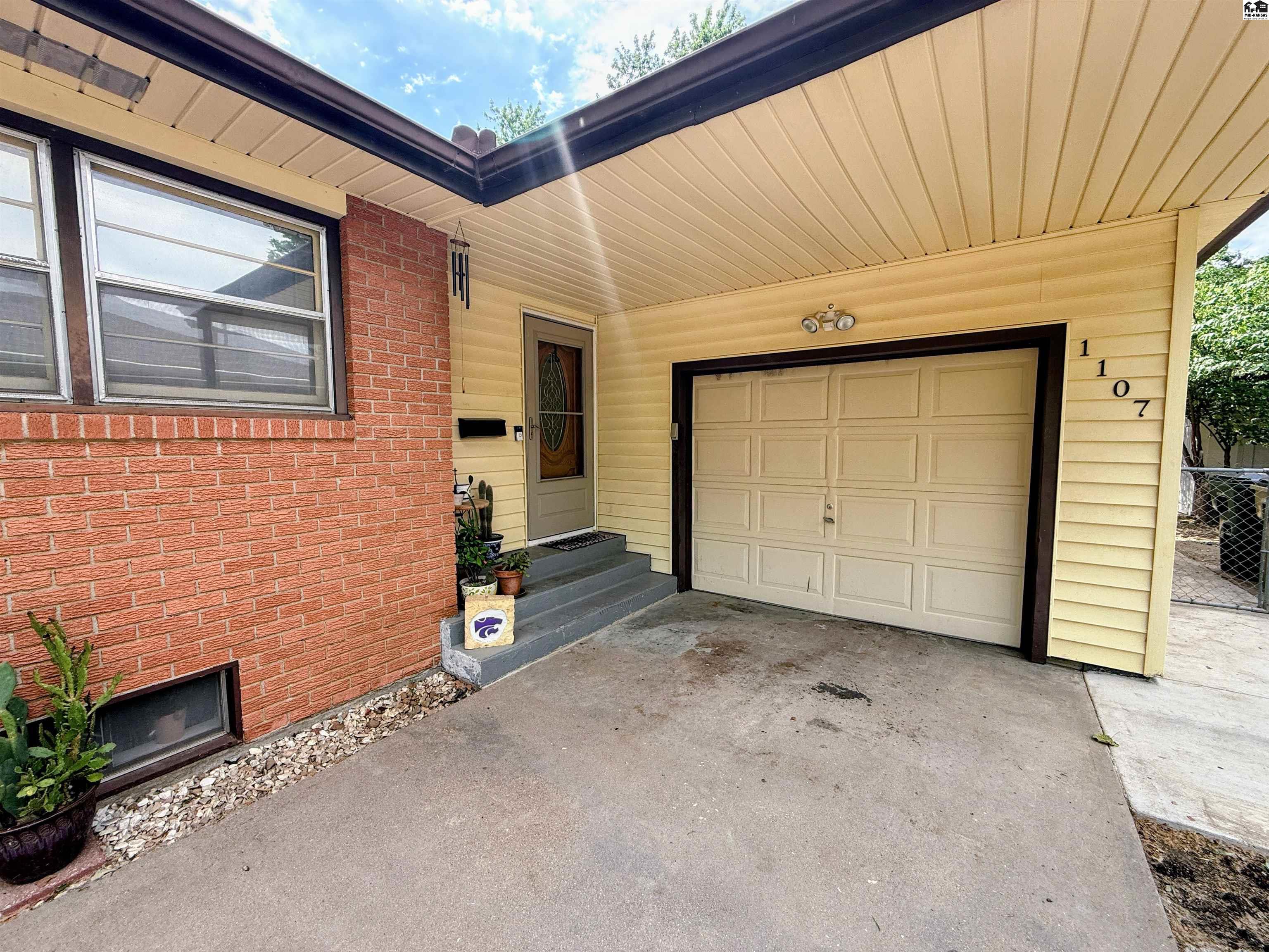 1107 E 20th Avenue Hutchinson KS 67502