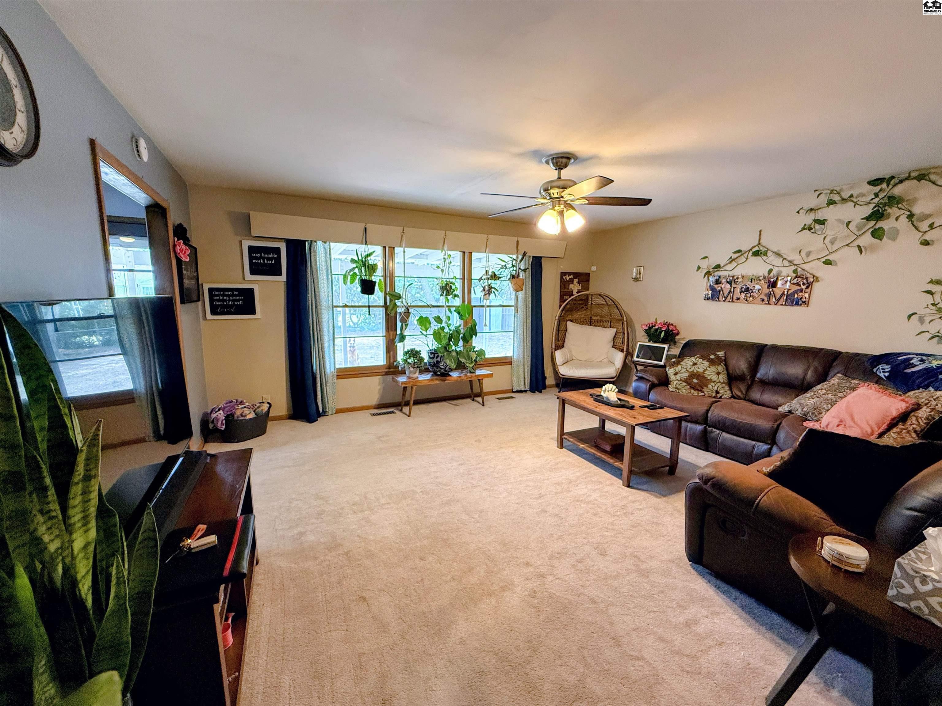 1107 E 20th Avenue Hutchinson KS 67502
