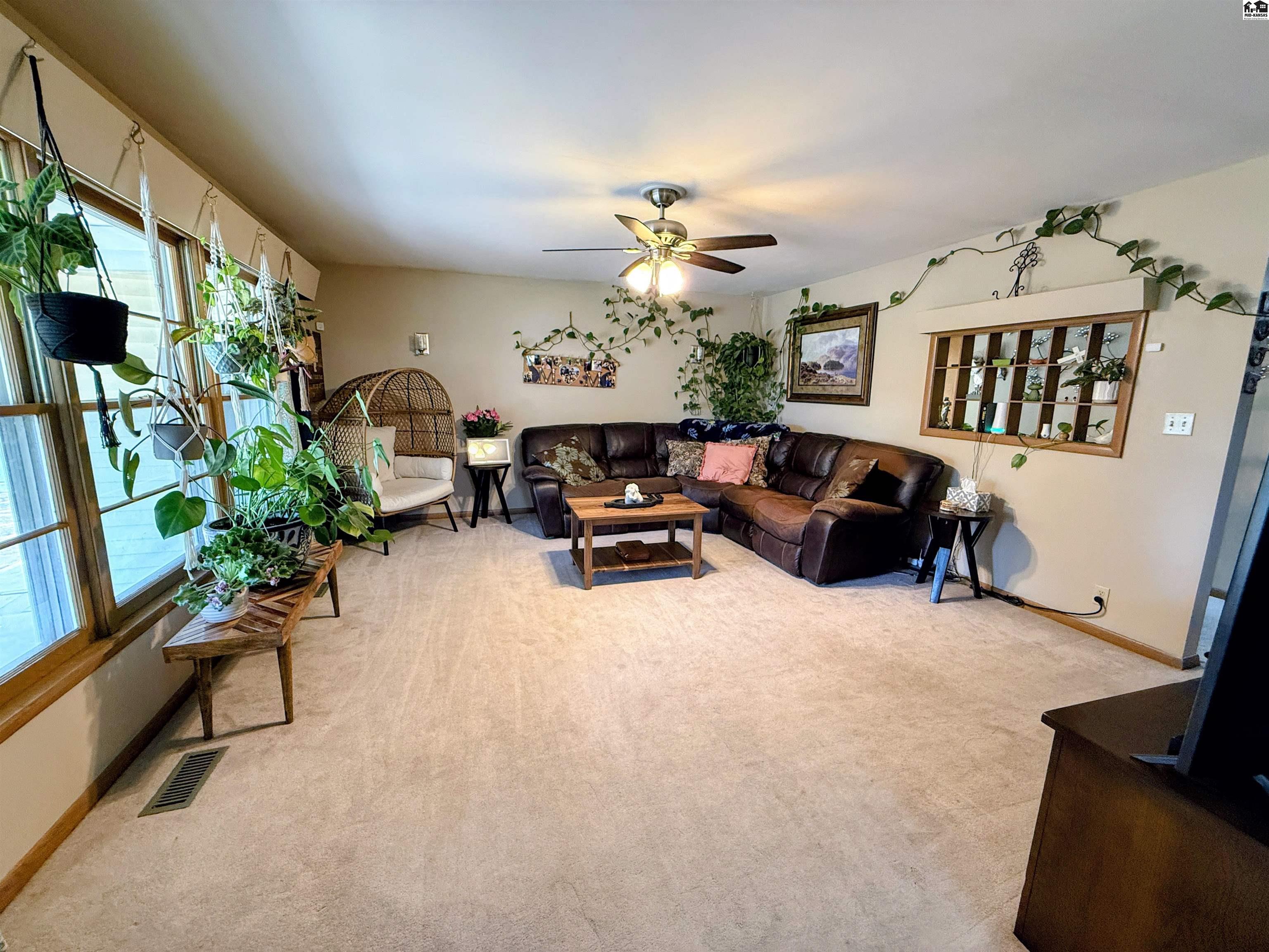 1107 E 20th Avenue Hutchinson KS 67502