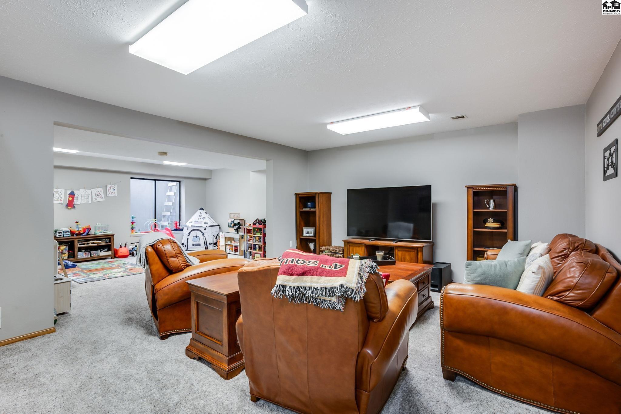 1005 Dundee Court Hutchinson KS 67502